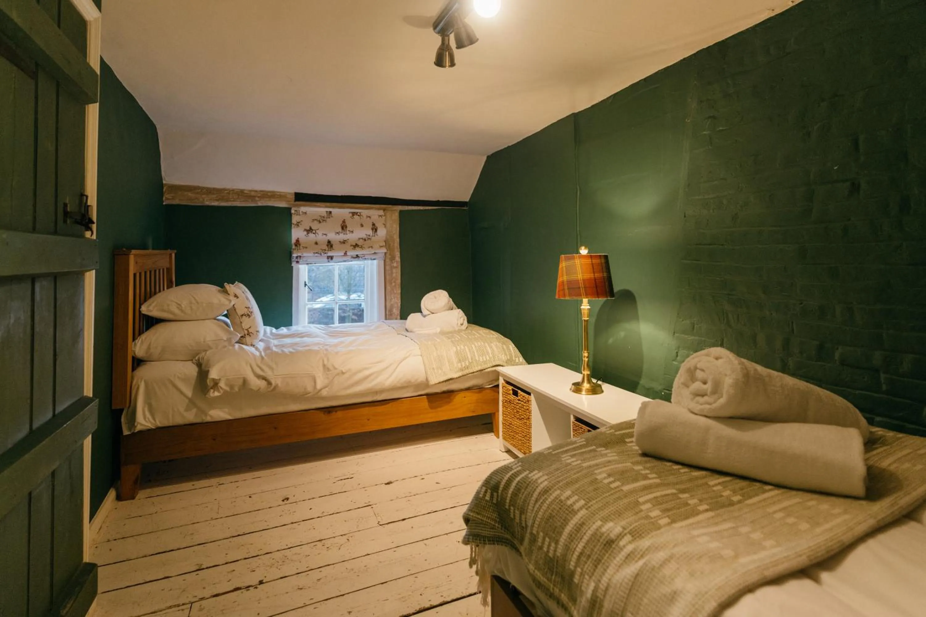 Bedroom, Bed in Retreat East