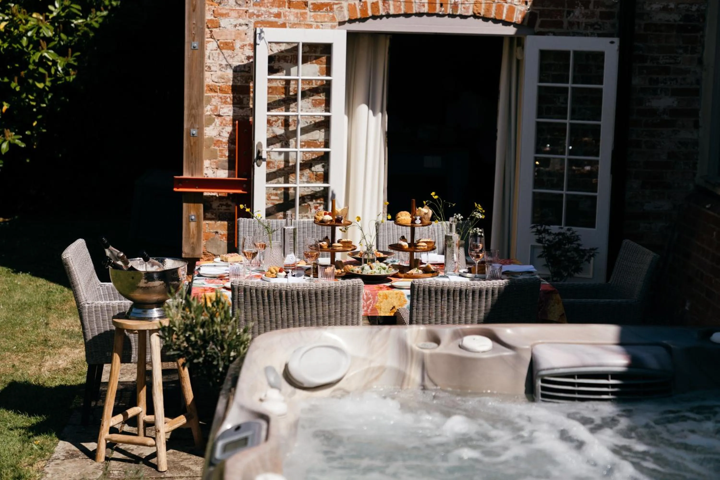 Hot Tub in Retreat East