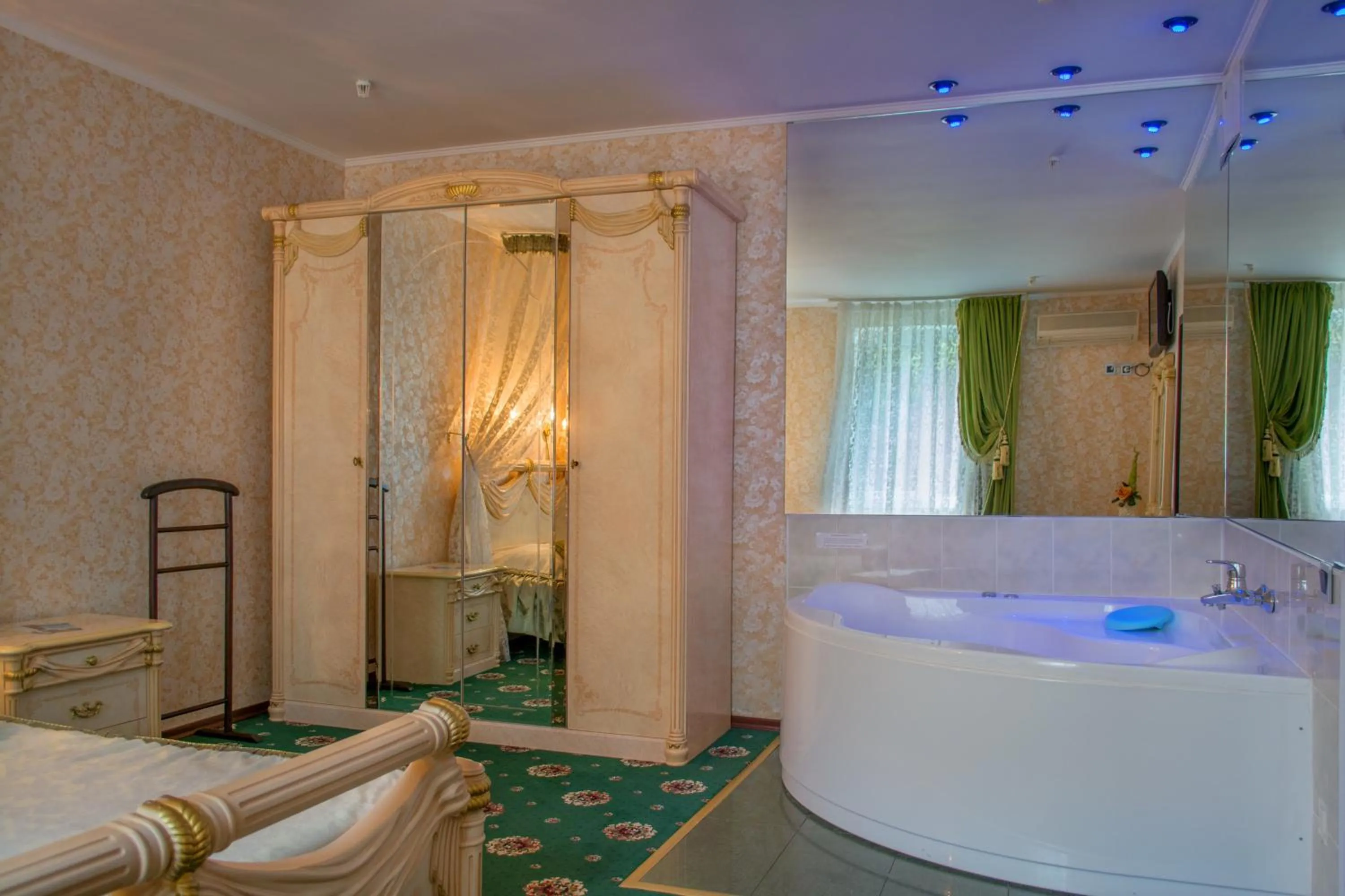 Photo of the whole room in Britaniya