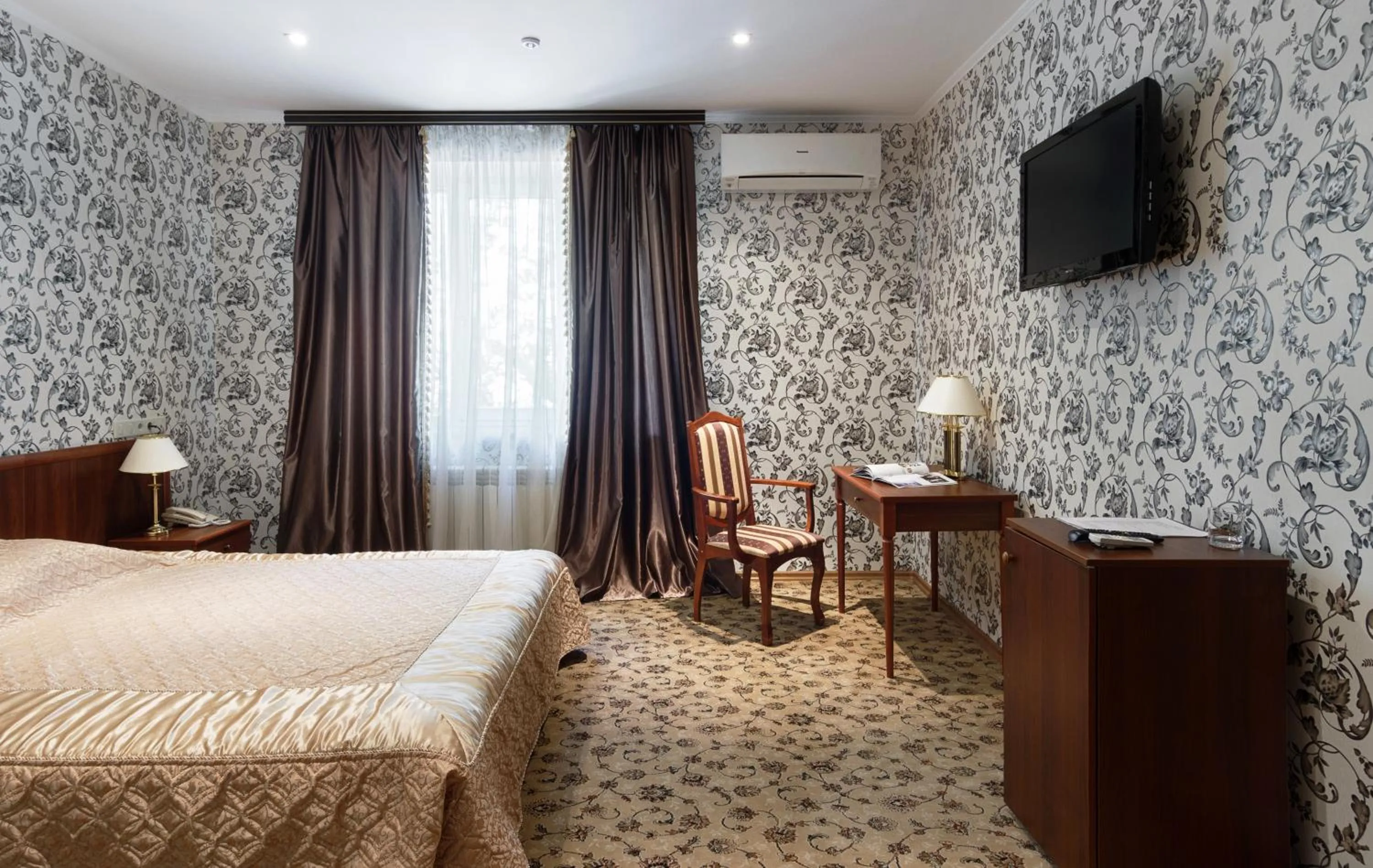 Photo of the whole room, Bed in Britaniya