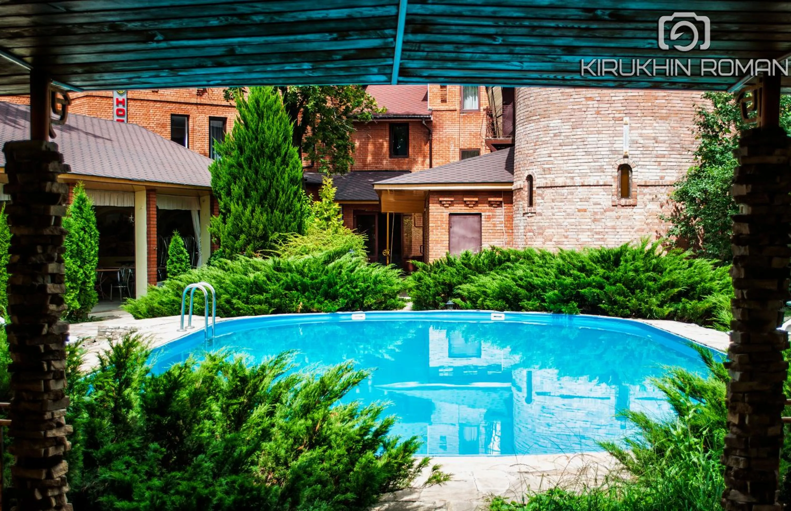 Swimming pool in Britaniya