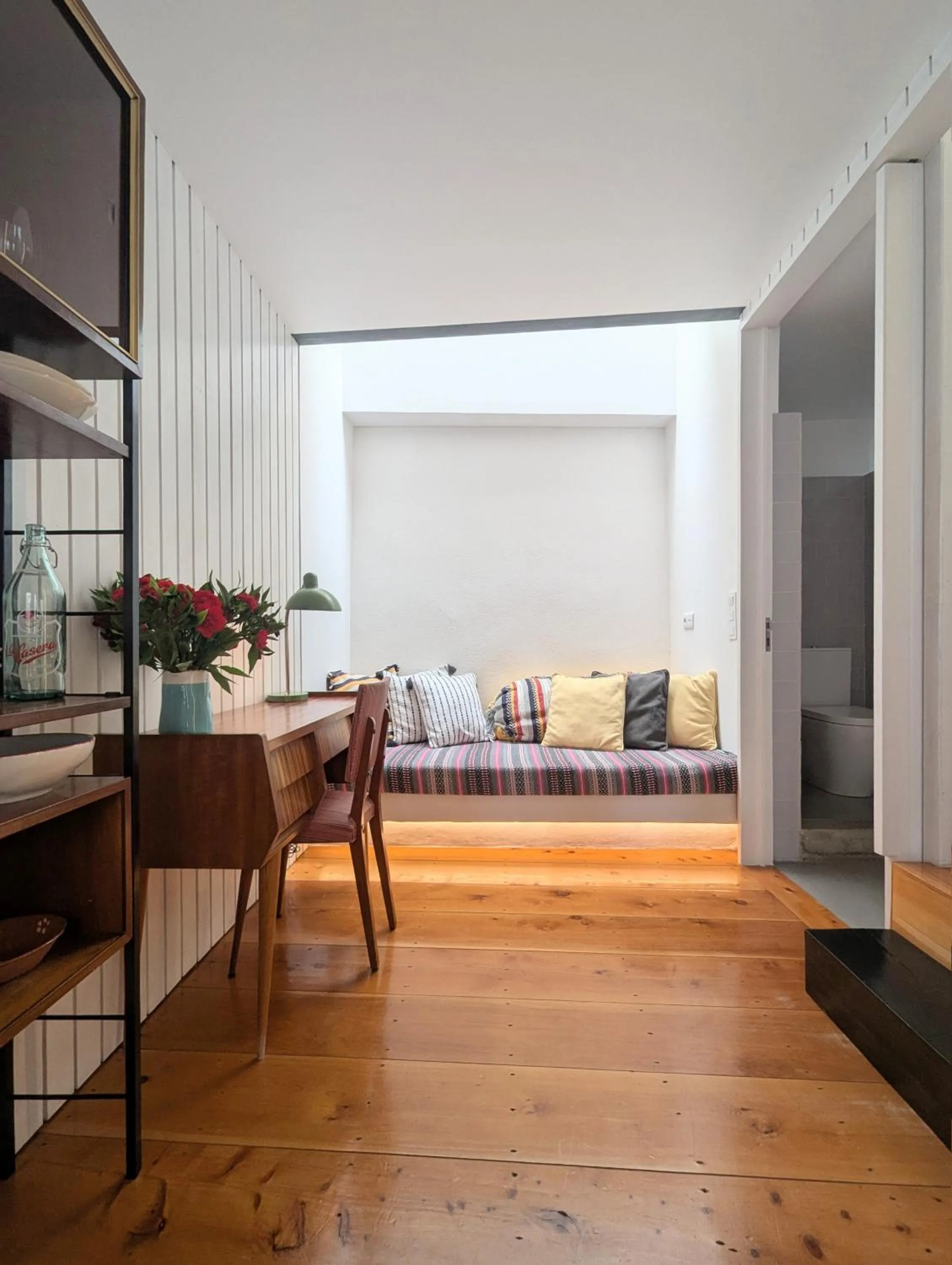 Library, Bed in Patio São Vicente