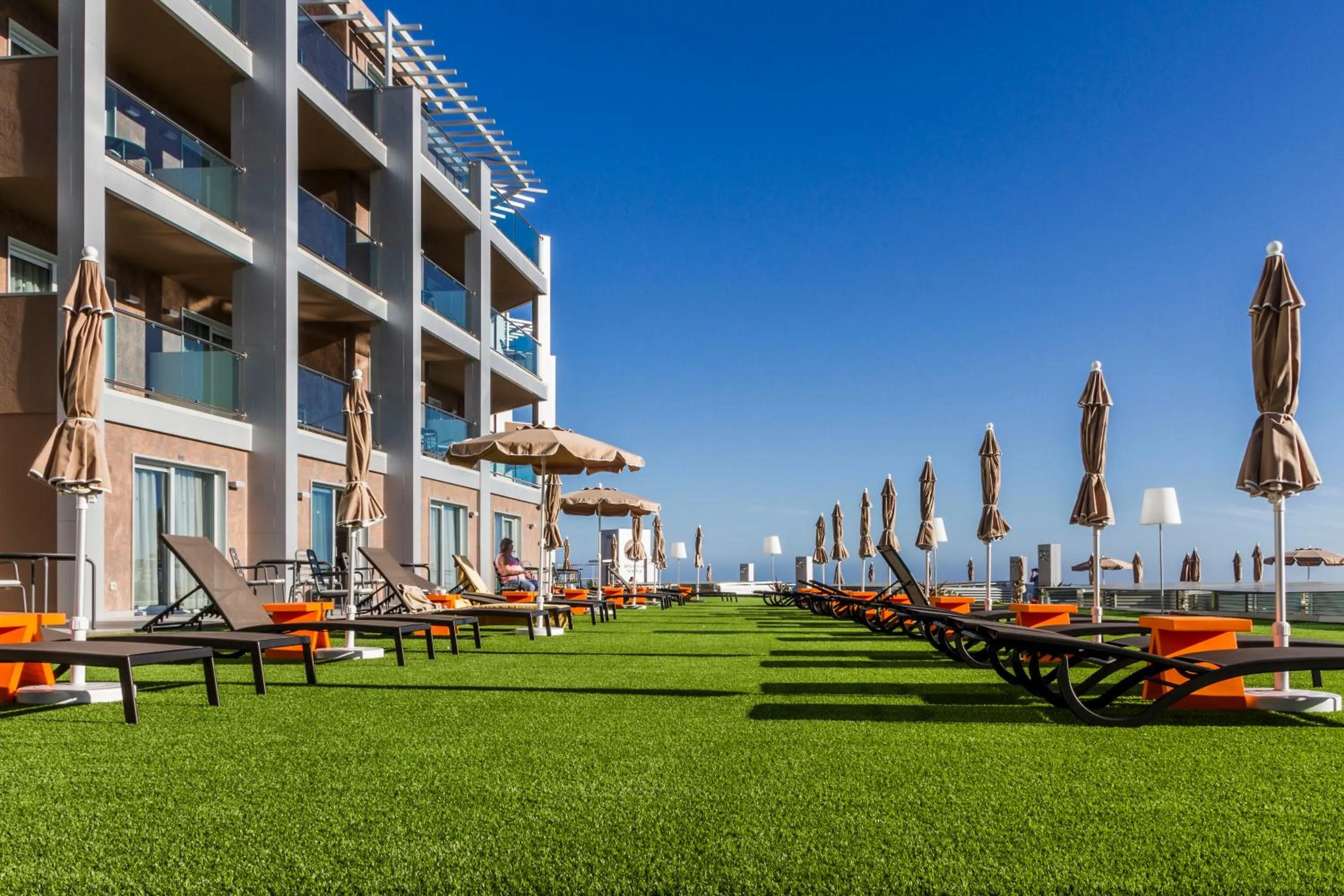 Property building in Riviera Vista