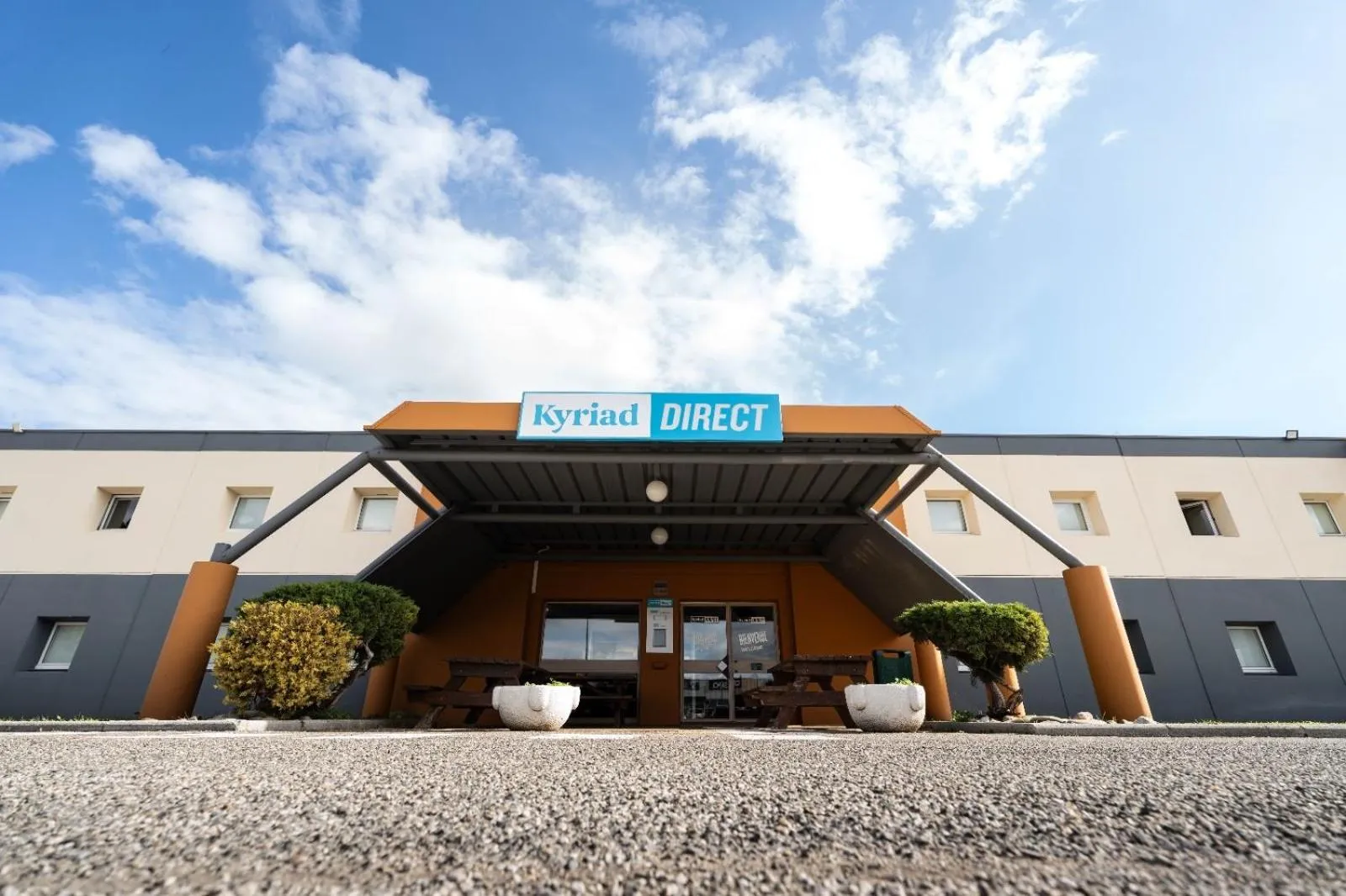 Property building in KYRIAD DIRECT BRIGNOLES - Provence Verte