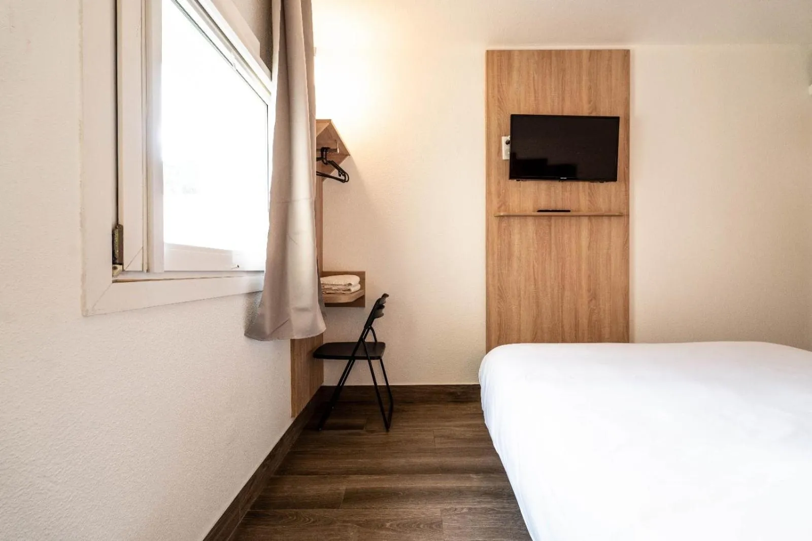 Bed in KYRIAD DIRECT BRIGNOLES - Provence Verte