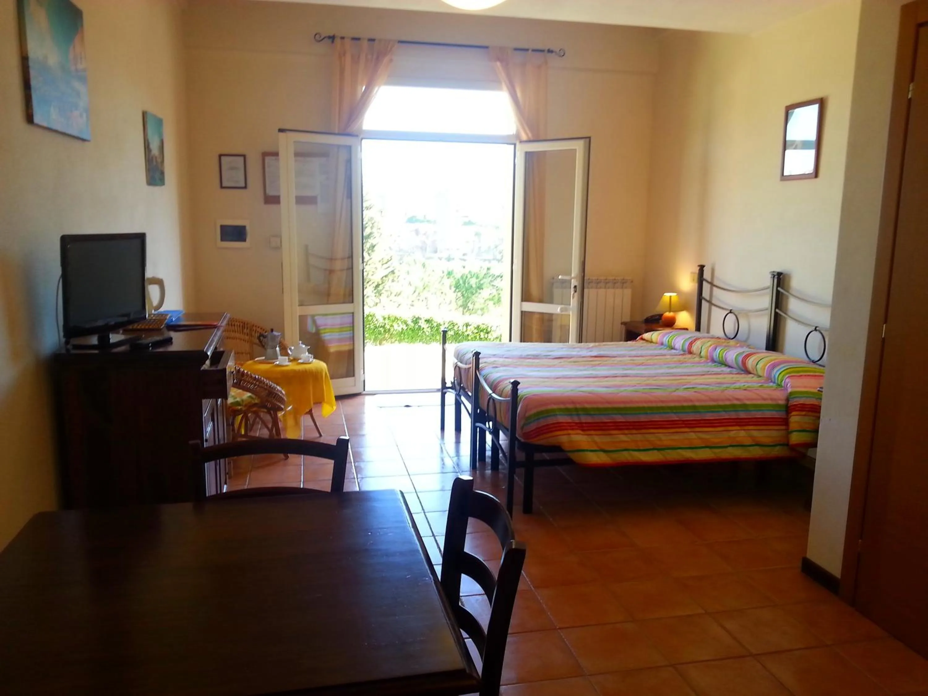 Photo of the whole room, Bed in Residence Le Meridiane