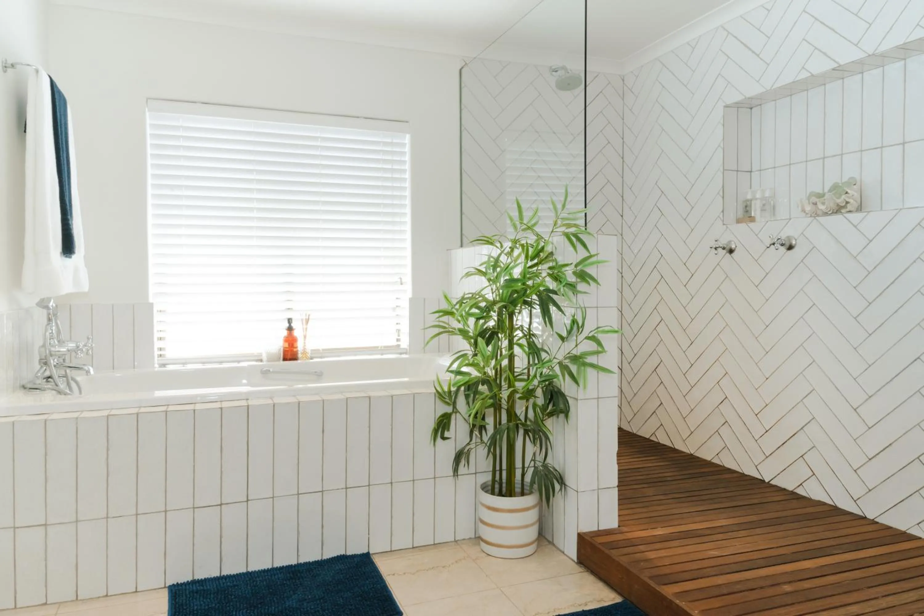 Bathroom in Last Word Long Beach