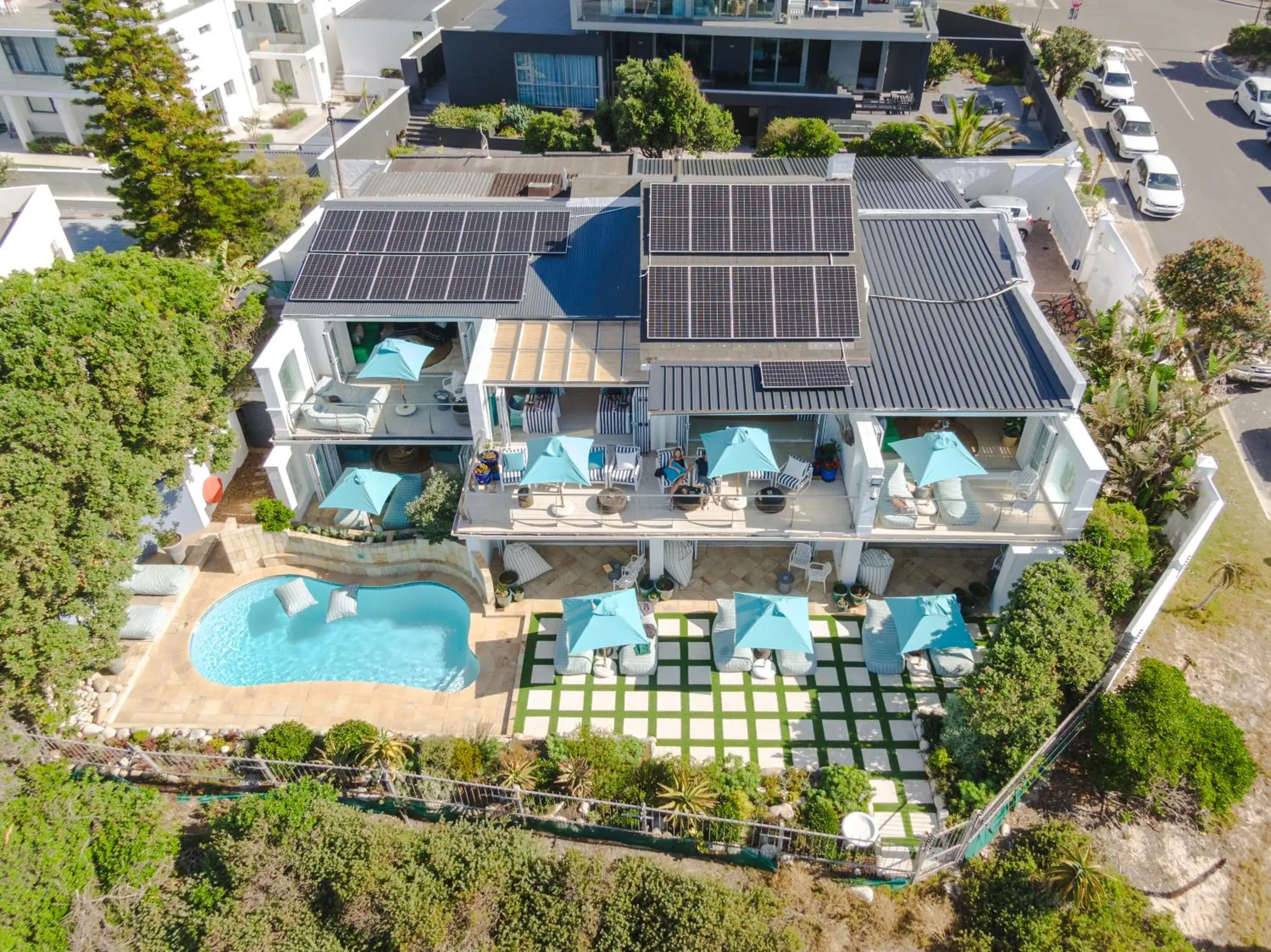 Property building in Last Word Long Beach Property building in Last Word Long Beach