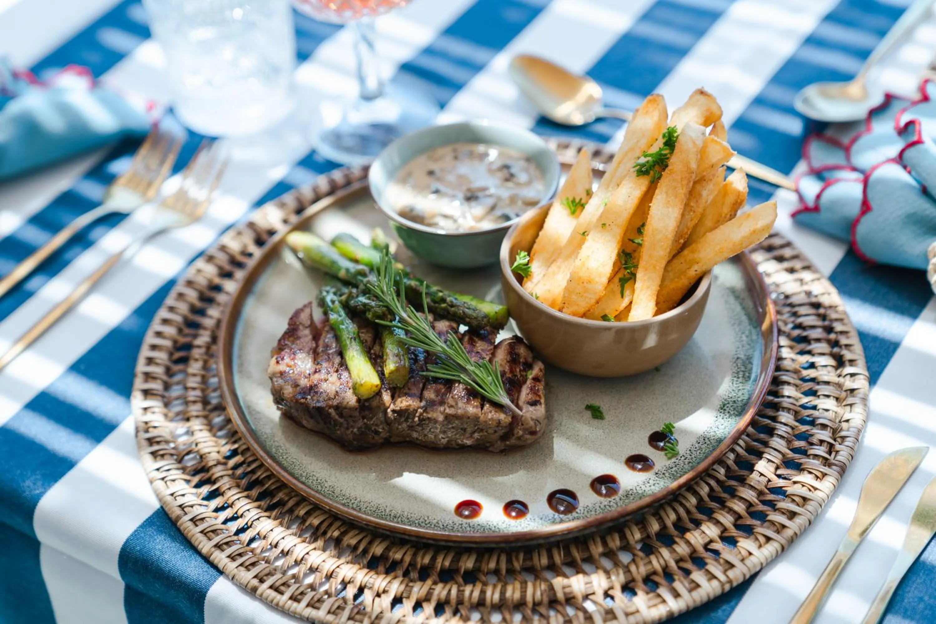 Food and drinks in Last Word Long Beach