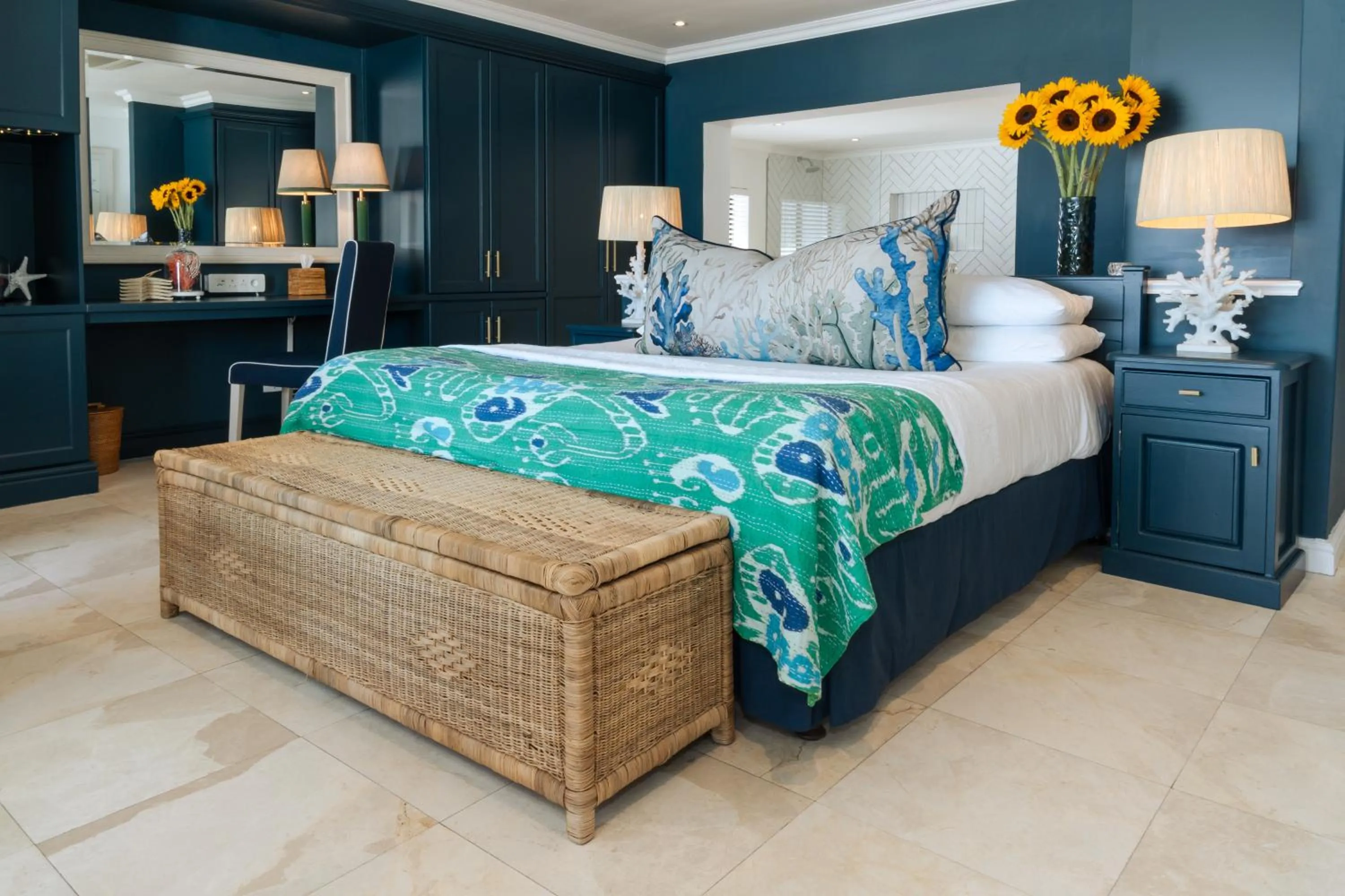 Bedroom, Bed in Last Word Long Beach