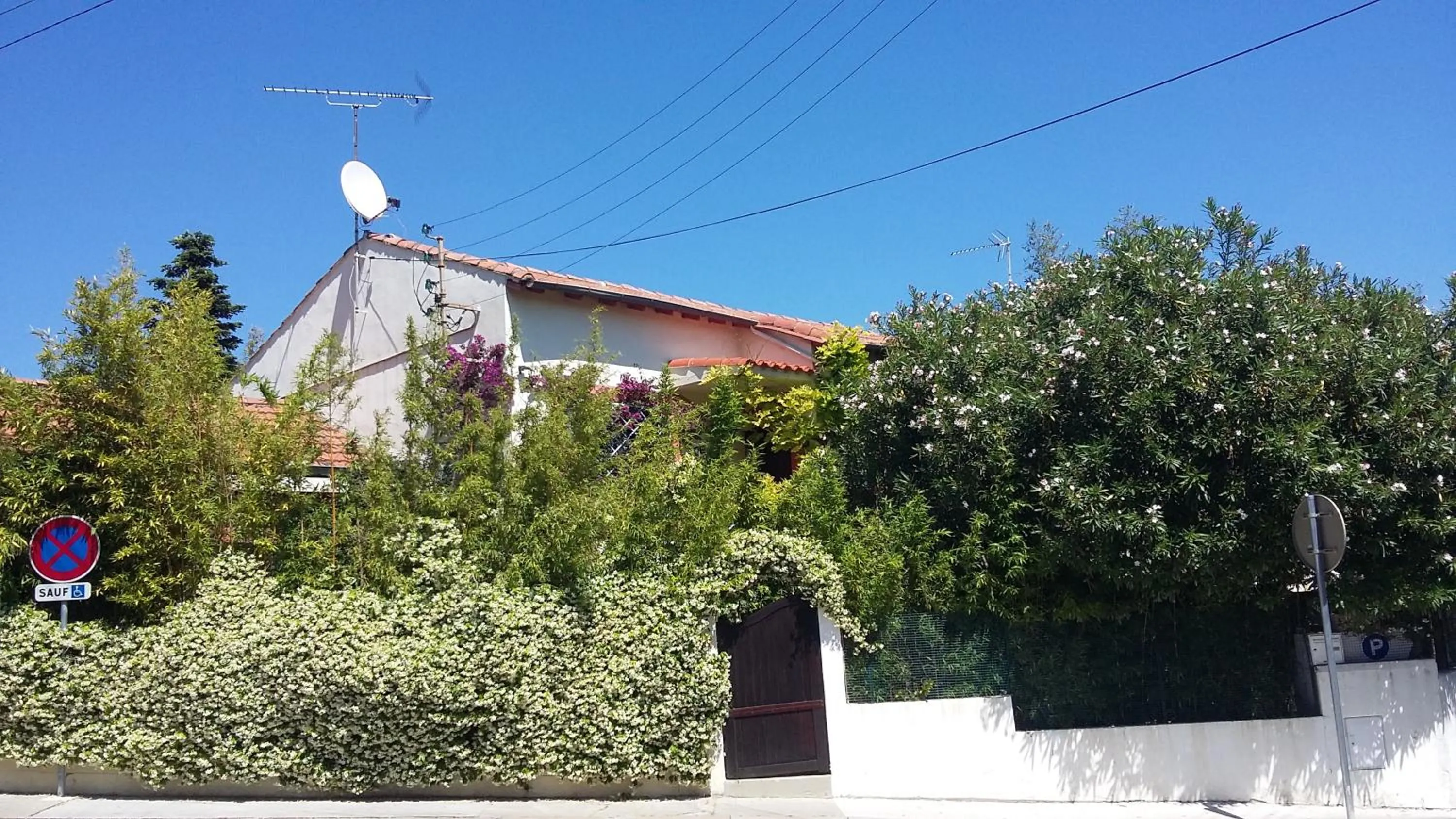 Facade/entrance in Cielito Lindo