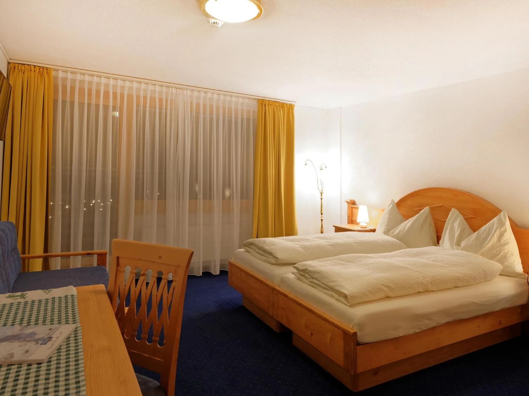 Bedroom, Bed in Hotel Plateau Rosa