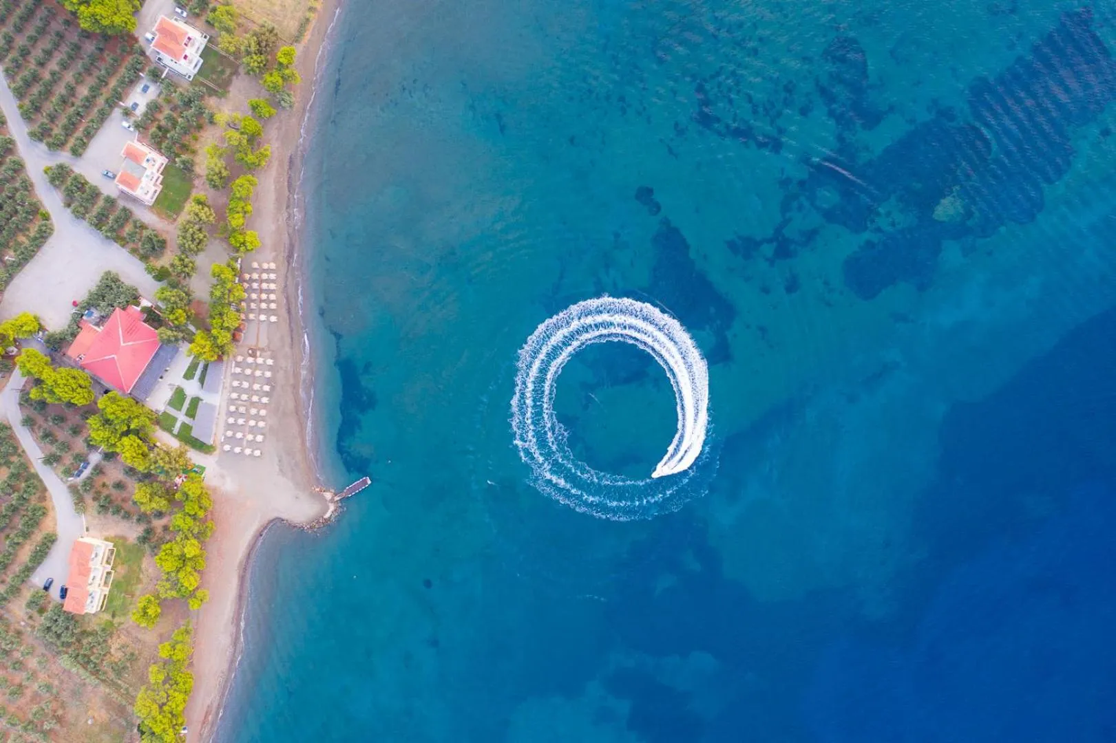 Restaurant/places to eat in Makis Inn Resort