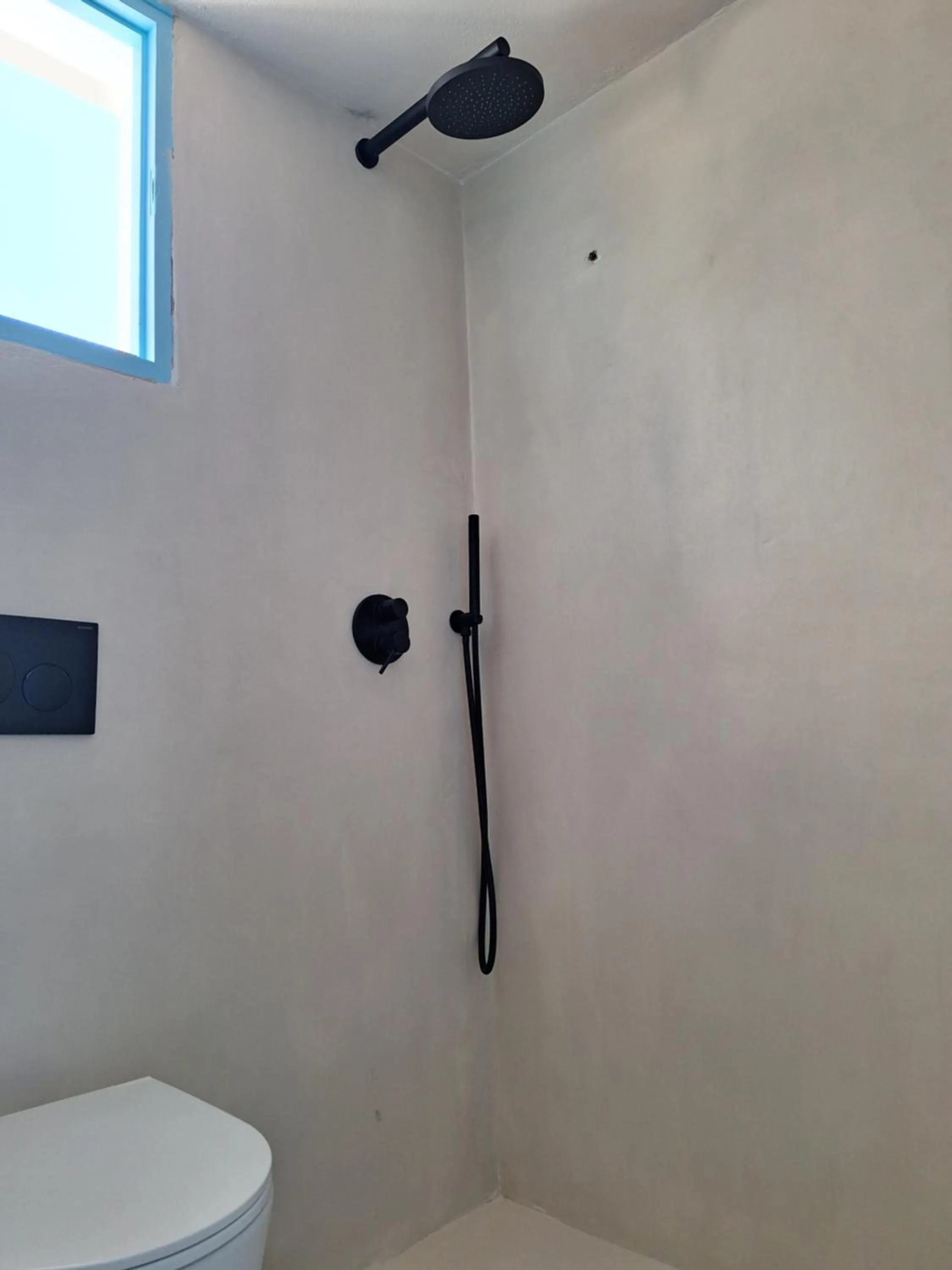 Shower in Giannakis Filoxenia