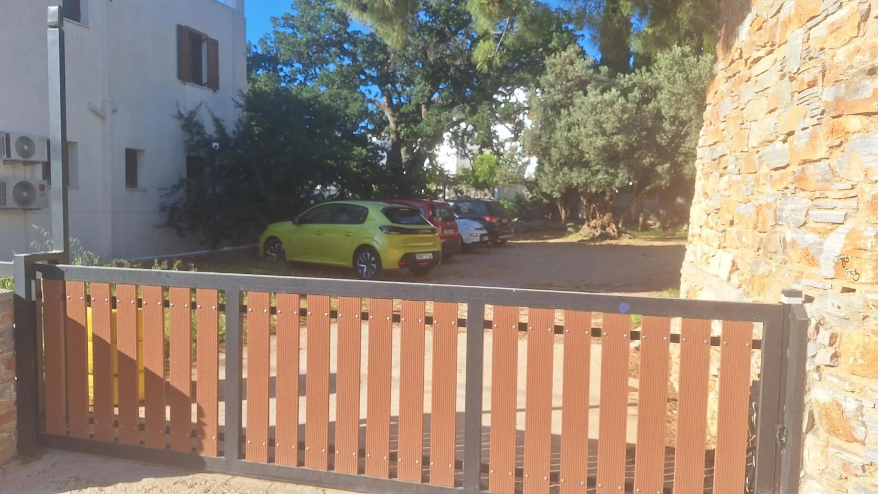 Parking in Giannakis Filoxenia