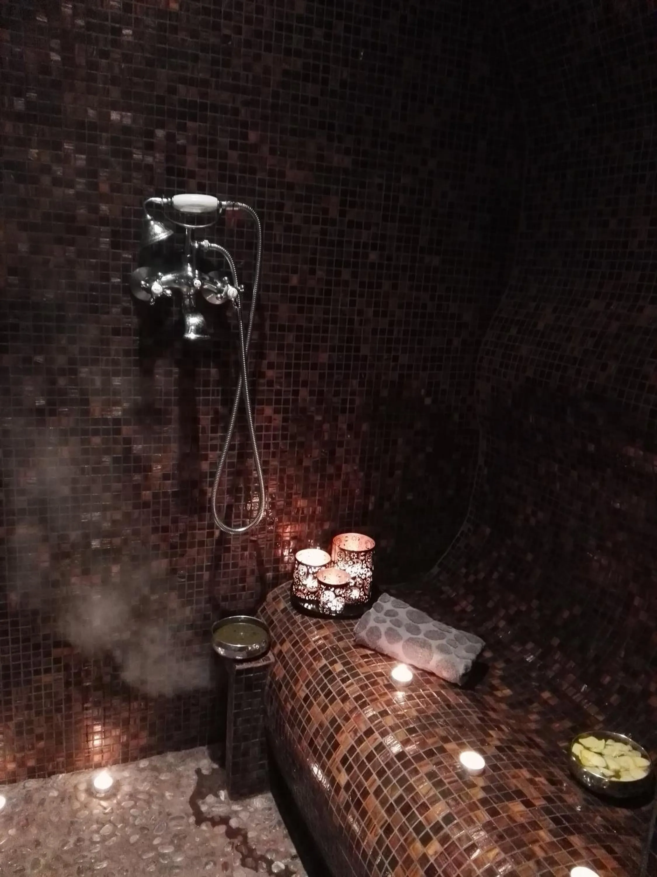 Steam room in Le Mascaret - Restaurant Hotel Spa - Teritoria