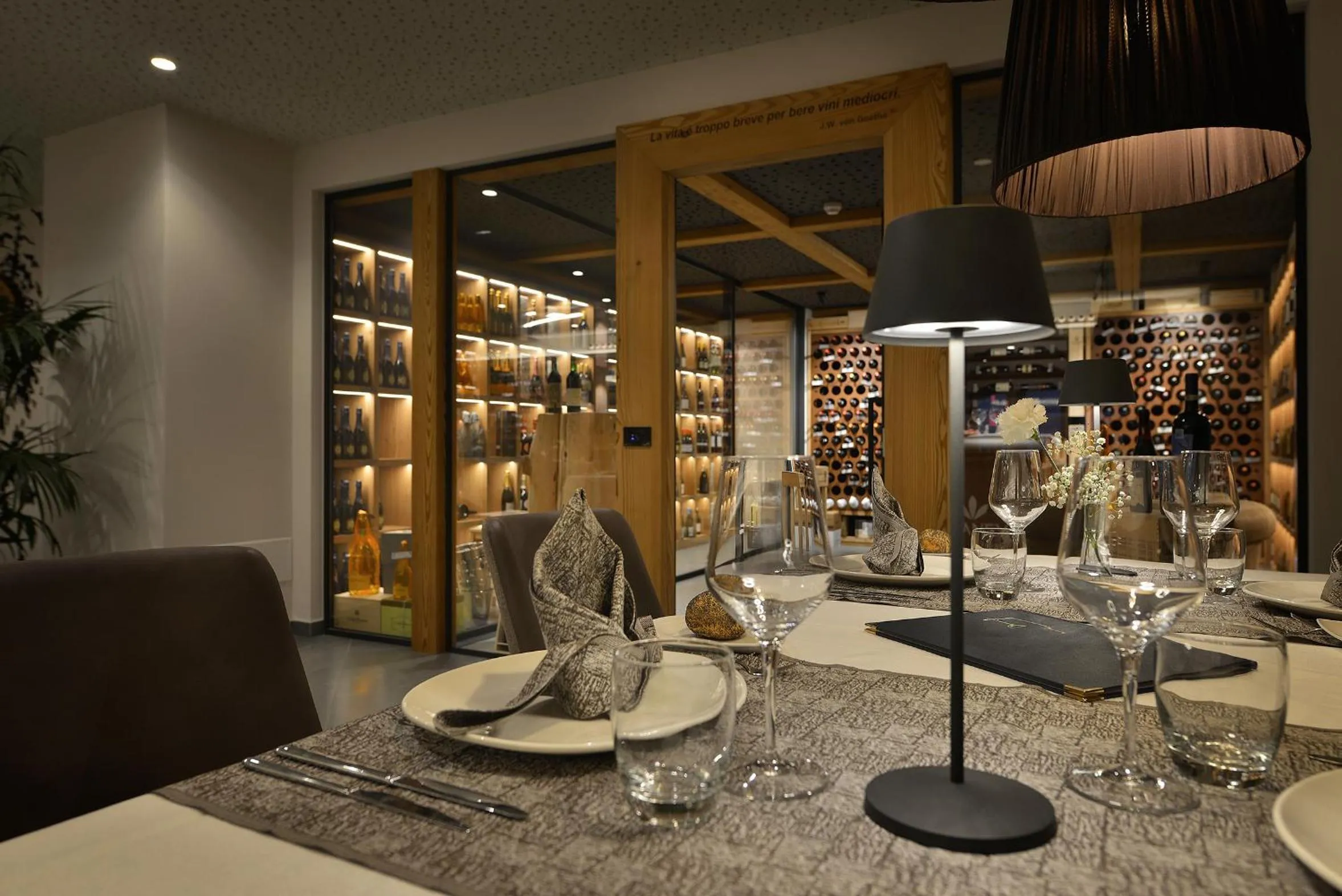 Restaurant/places to eat in Hotel Bucaneve