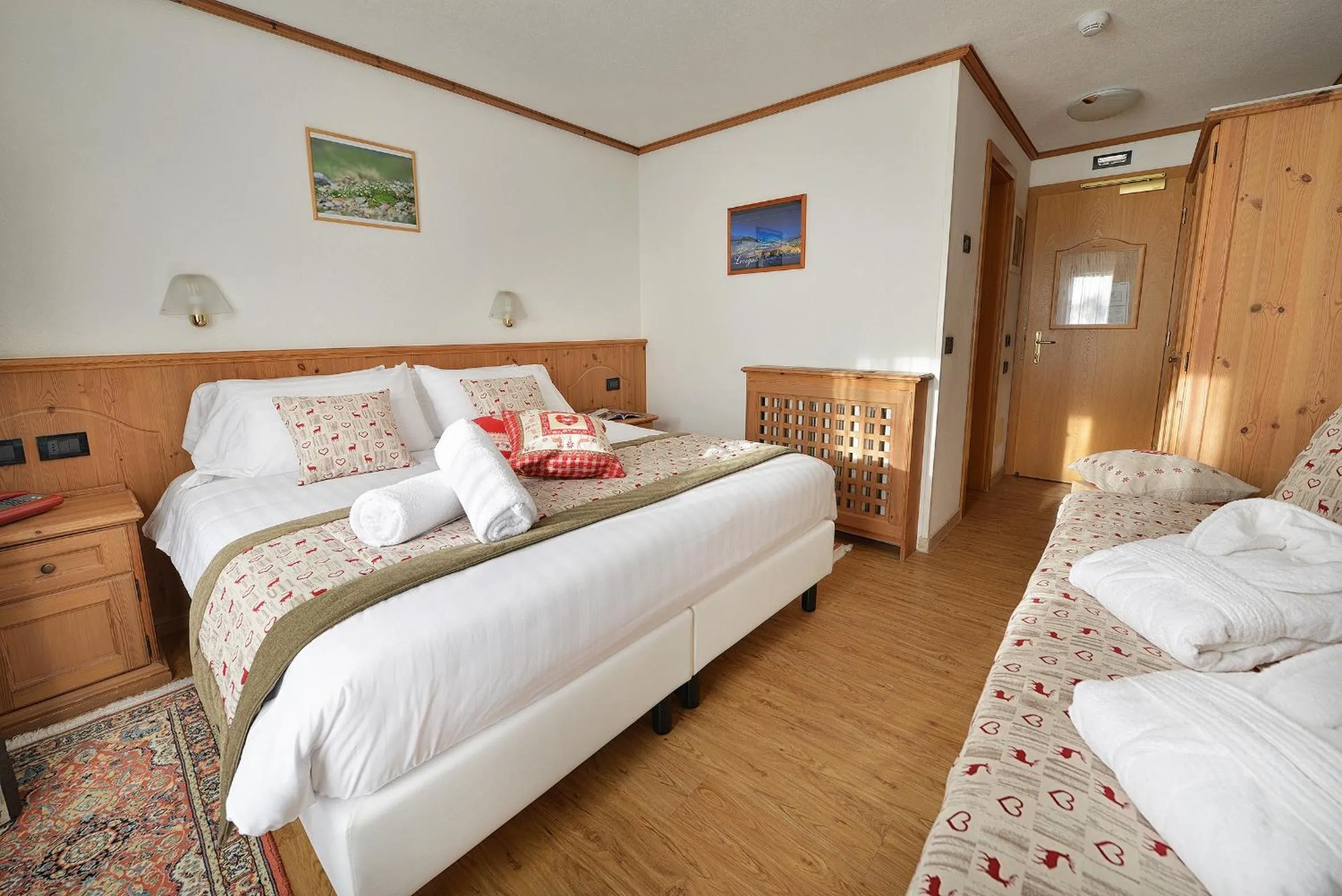 Bedroom, Bed in Hotel Bucaneve