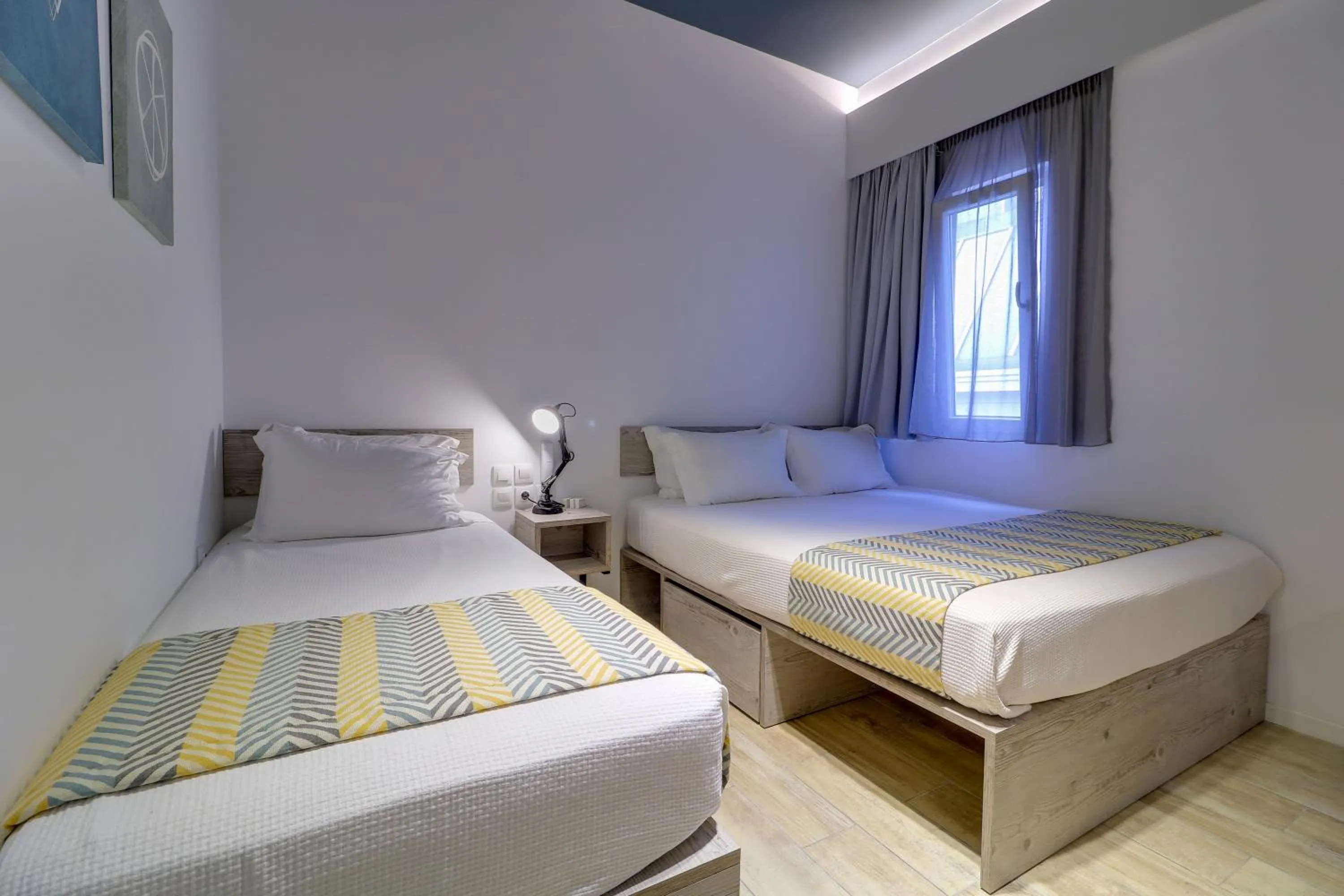 Photo of the whole room, Bed in athensotel