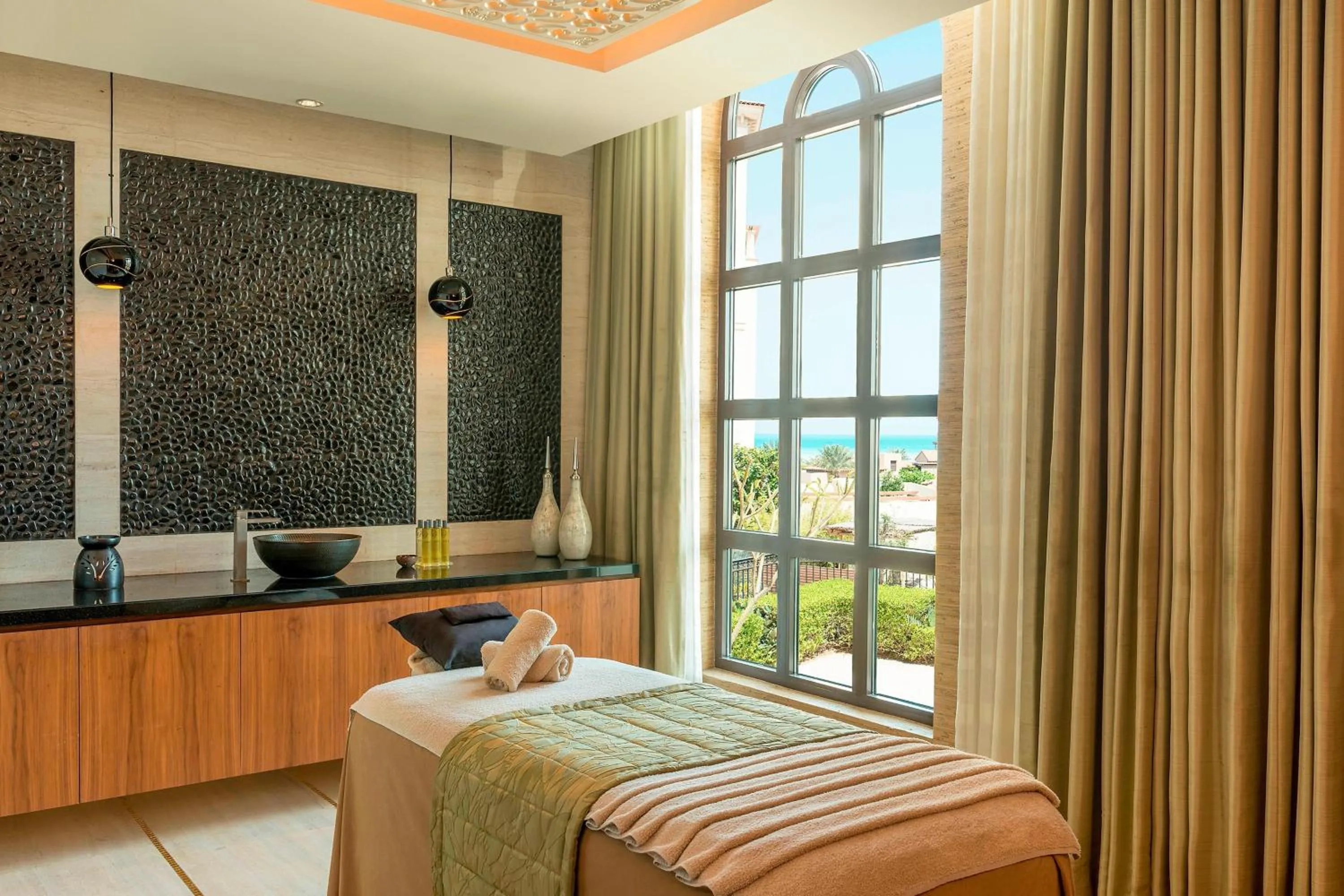 Spa and wellness centre/facilities, Bed in The St. Regis Saadiyat Island Resort, Abu Dhabi