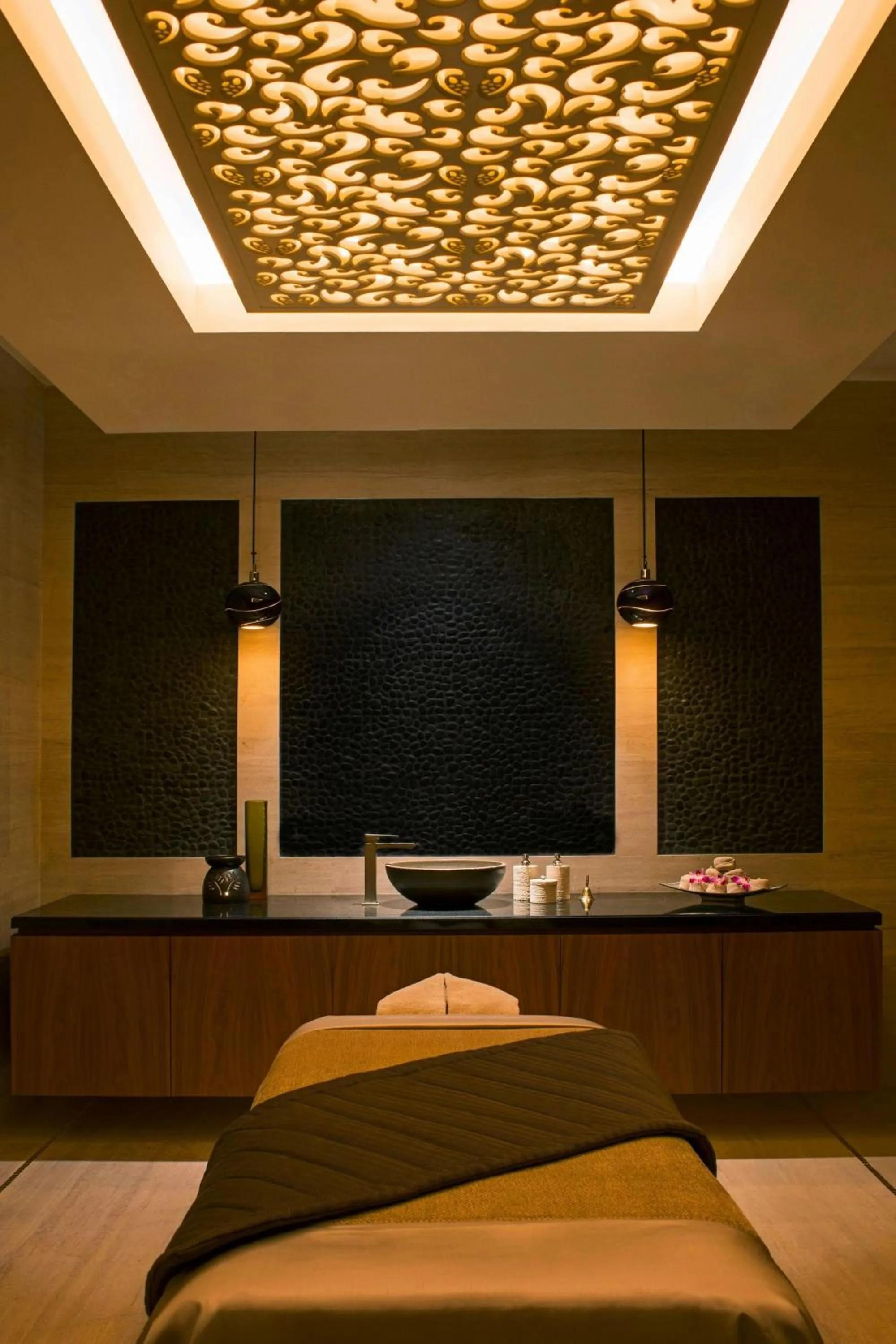 Spa and wellness centre/facilities, Bed in The St. Regis Saadiyat Island Resort, Abu Dhabi