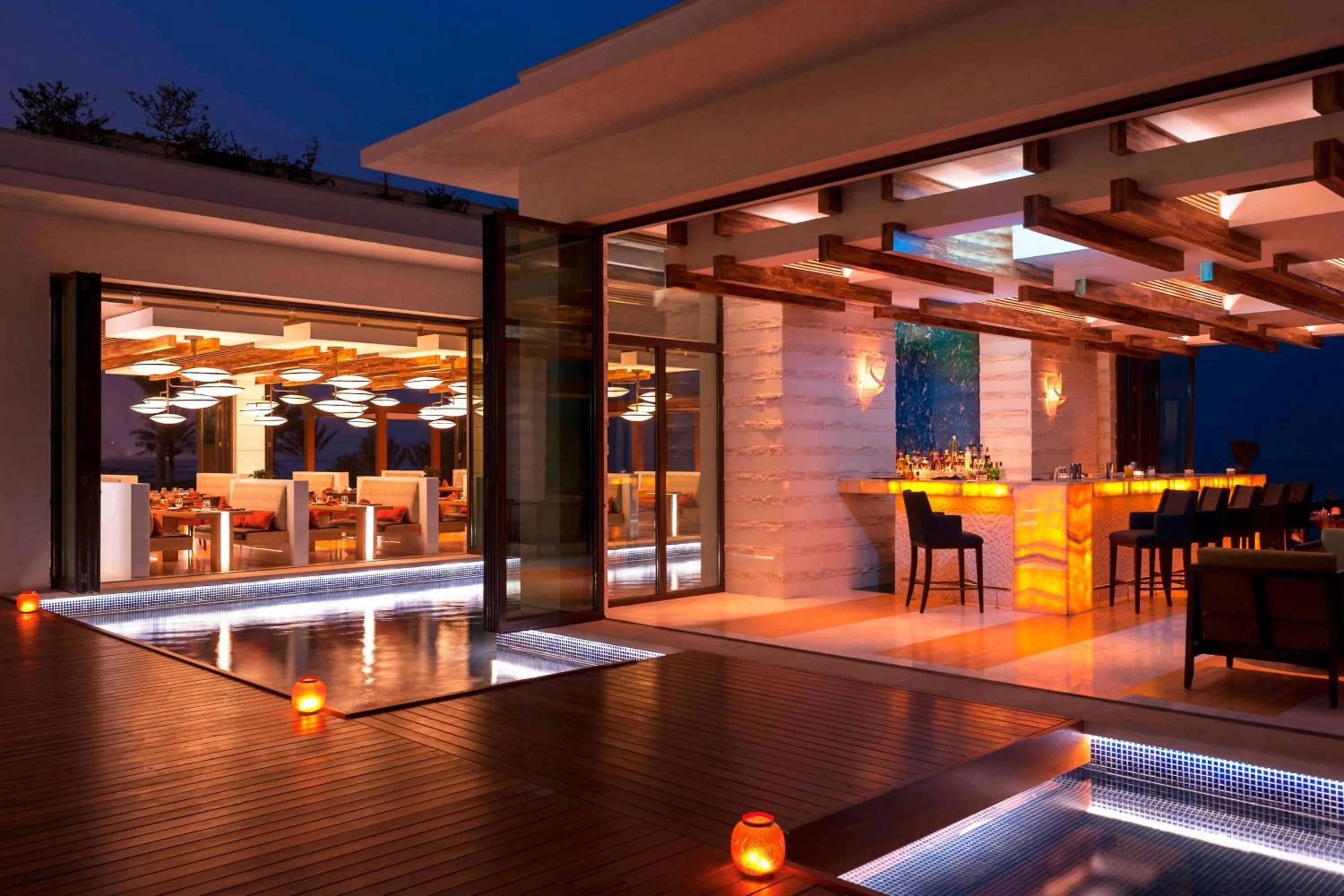Lounge or bar in The St. Regis Saadiyat Island Resort, Abu Dhabi
