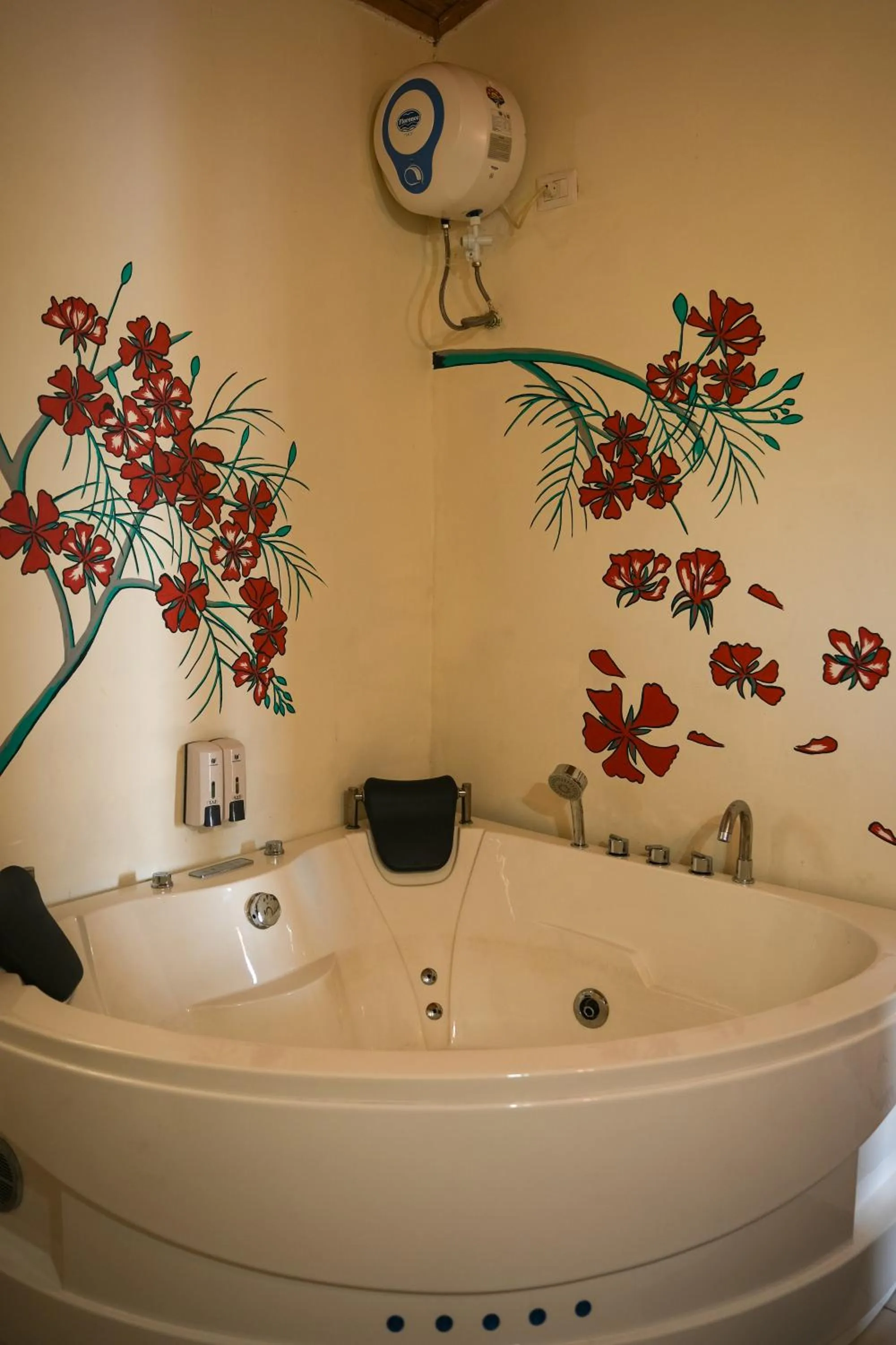 Hot Tub in Emeraude Lodge