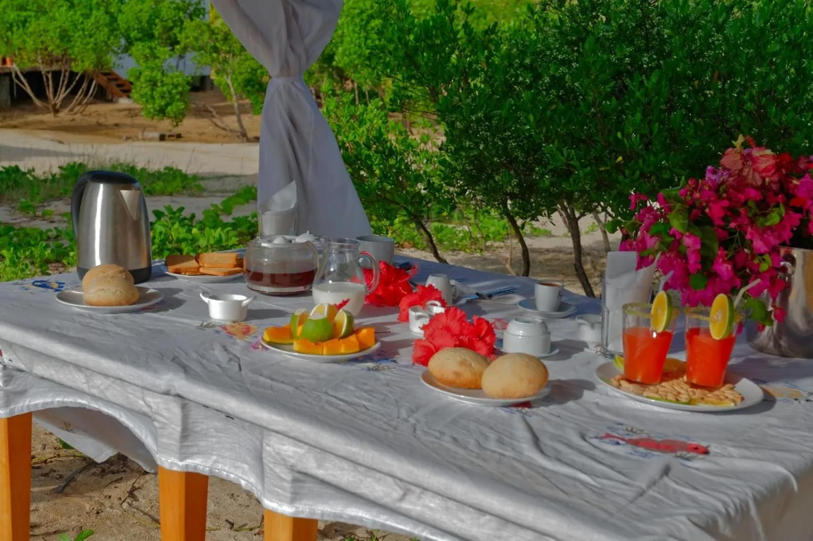 Breakfast in Emeraude Lodge