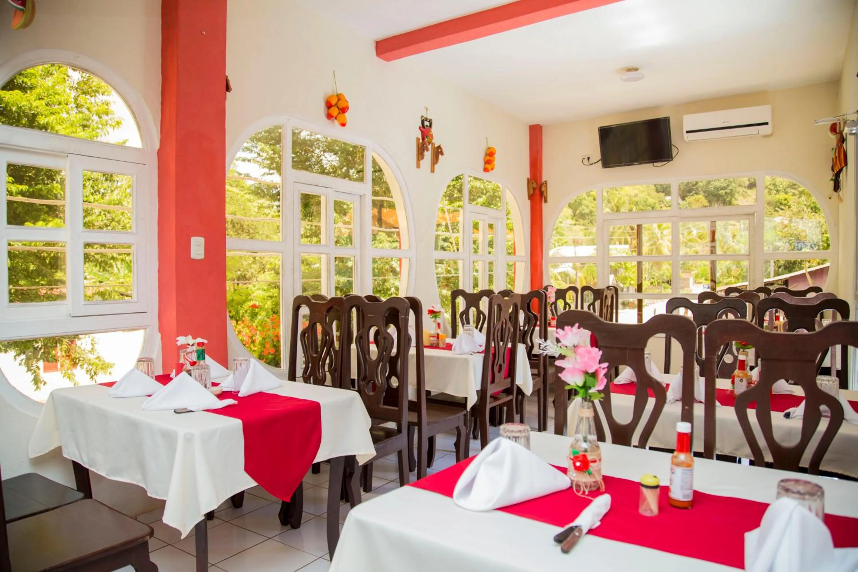 Restaurant/places to eat in Hotel Aruma