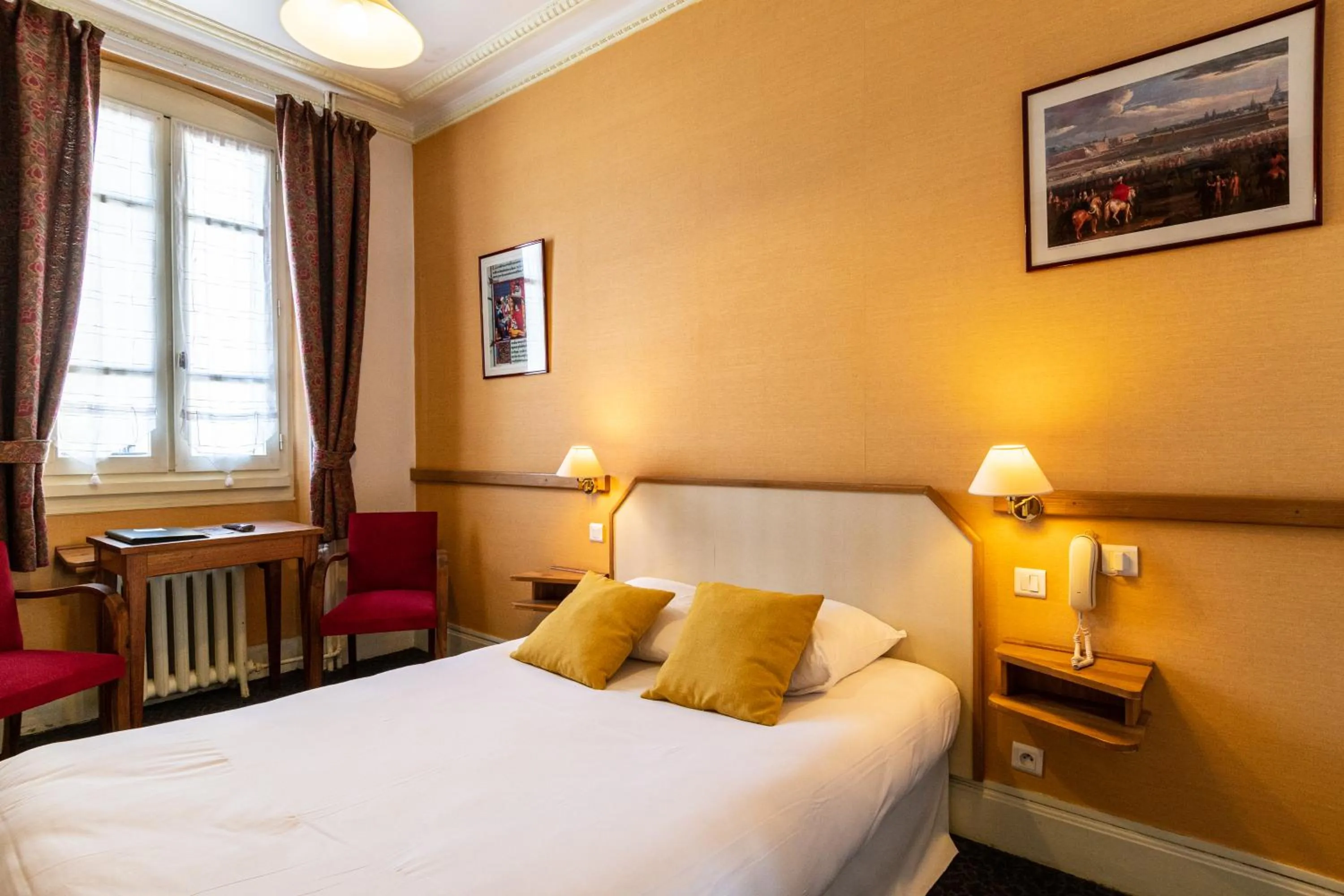 Bed in Hôtel des Bains