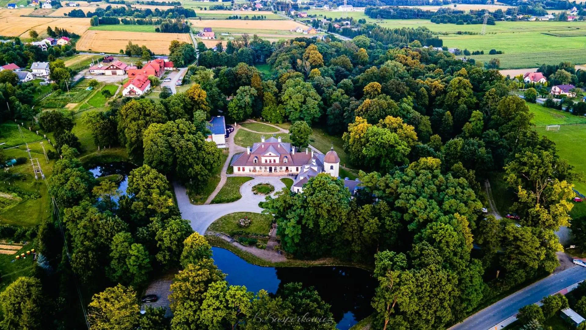 Dwór Kombornia - Folwark