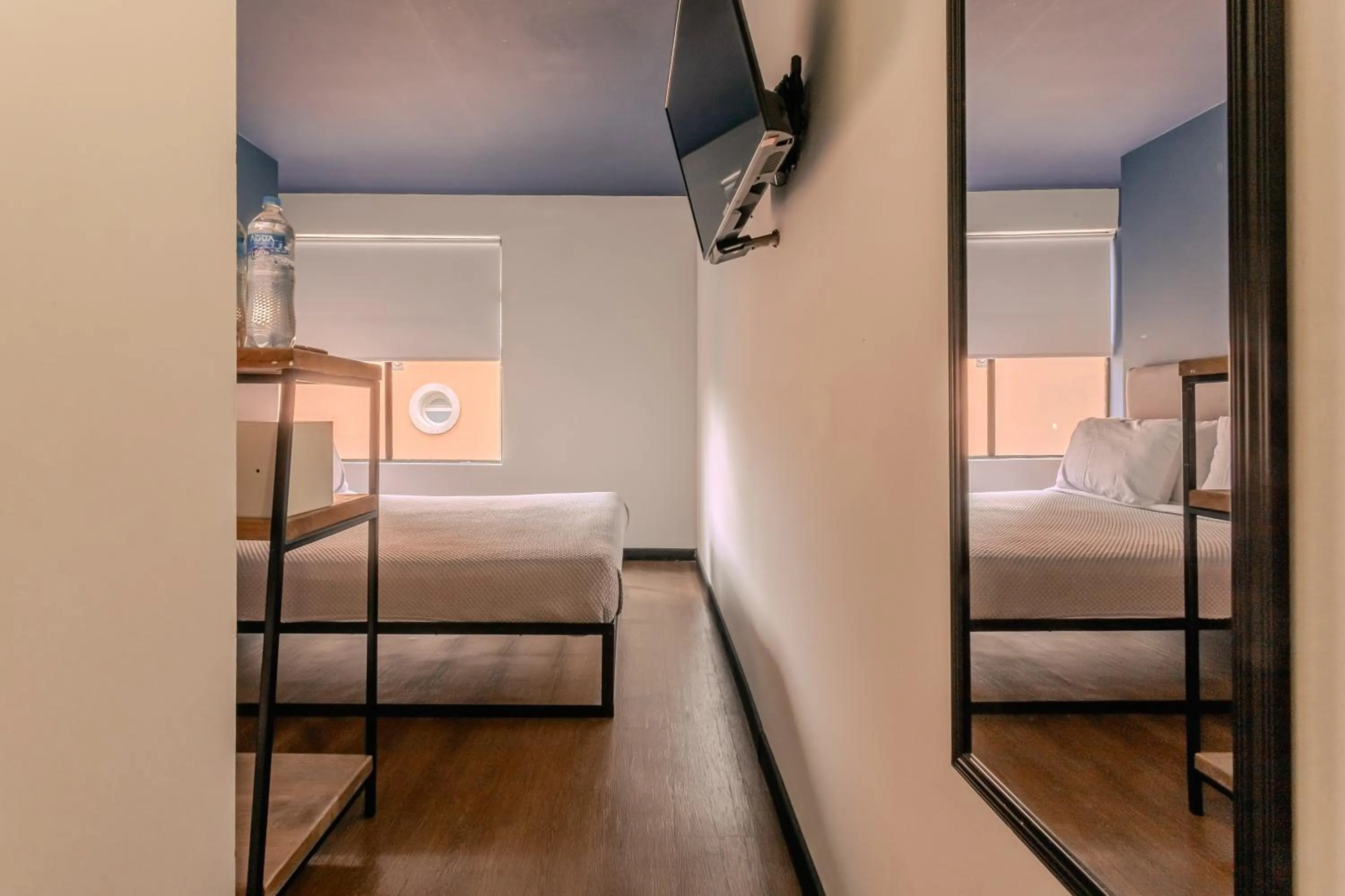 Photo of the whole room, Bed in Soy Local Parque La 93