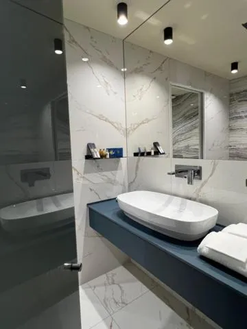 Toilet in Hotel Motel Top