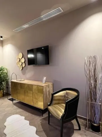 Seating area in Hotel Motel Top