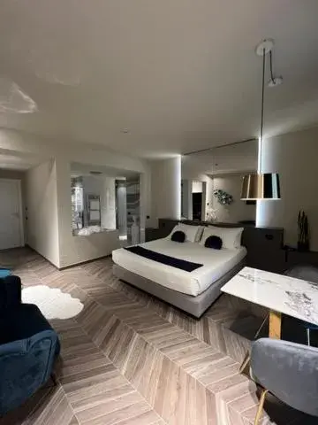 Shower, Bed in Hotel Motel Top Shower, Bed in Hotel Motel Top