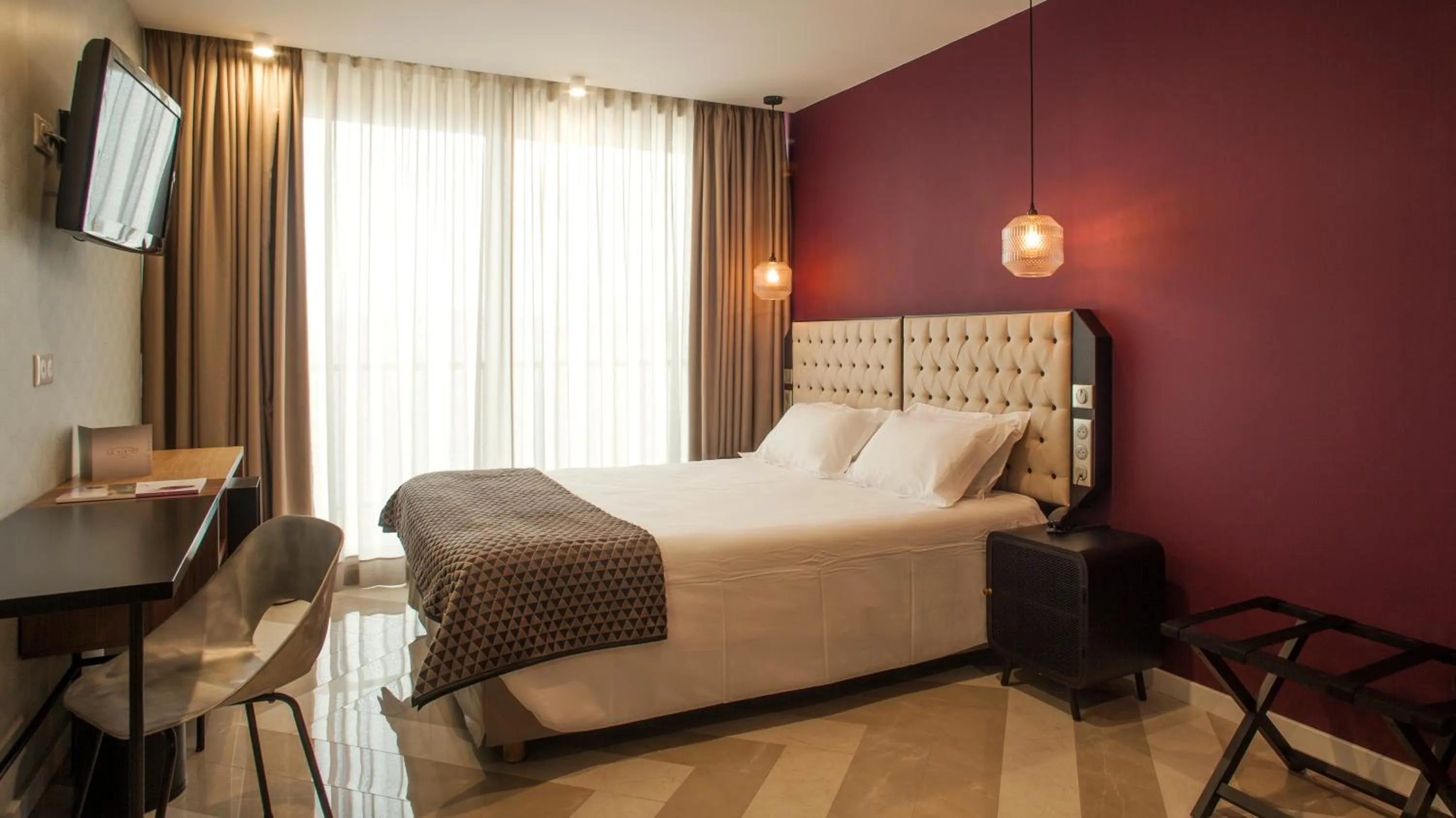 Bed in Hotel La Pietra Restaurant & Spa