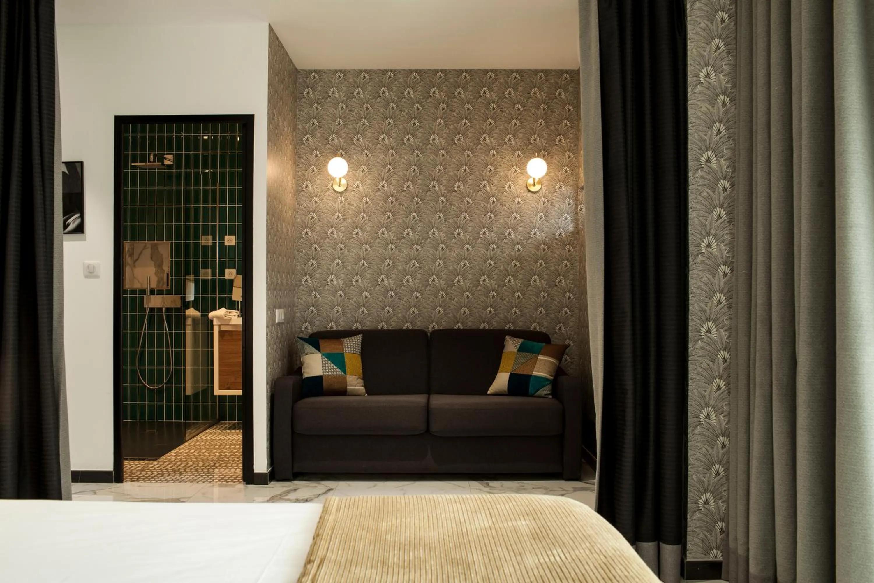 Living room, Bed in Hotel La Pietra Restaurant & Spa