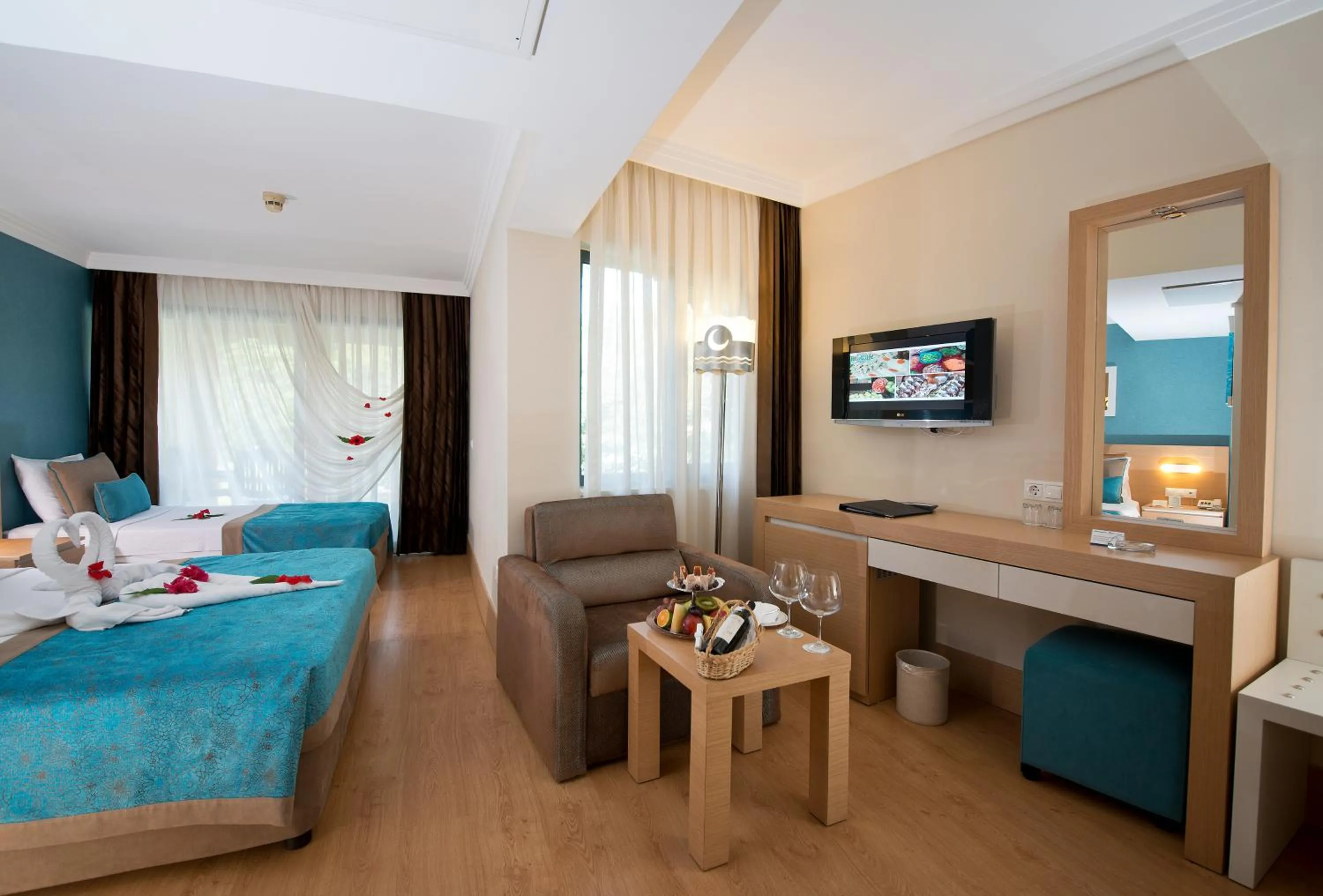 Living room, Bed in Limak Limra Hotel & Resort Kemer - Kids Concept