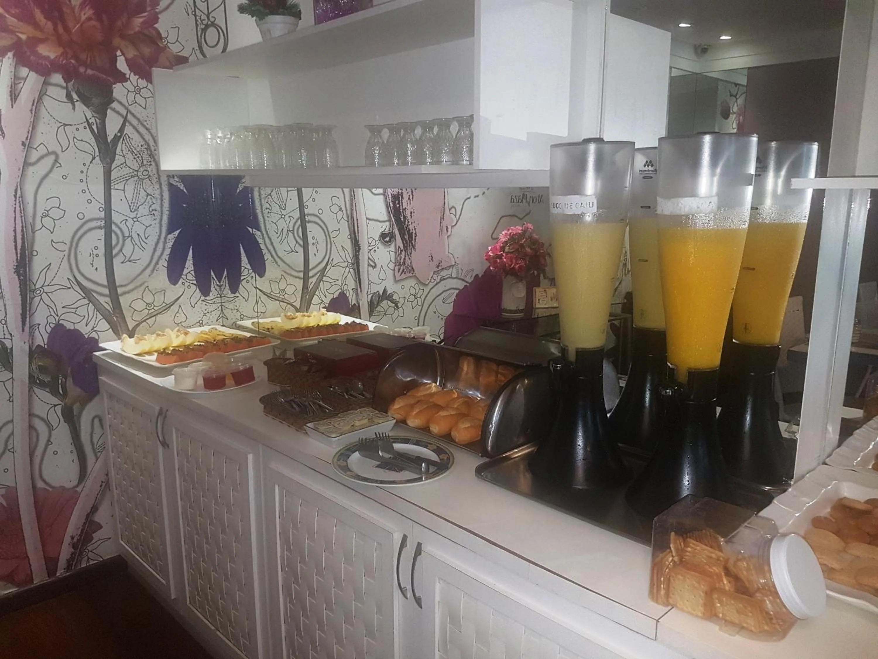 Restaurant/places to eat in Aton Plaza Hotel