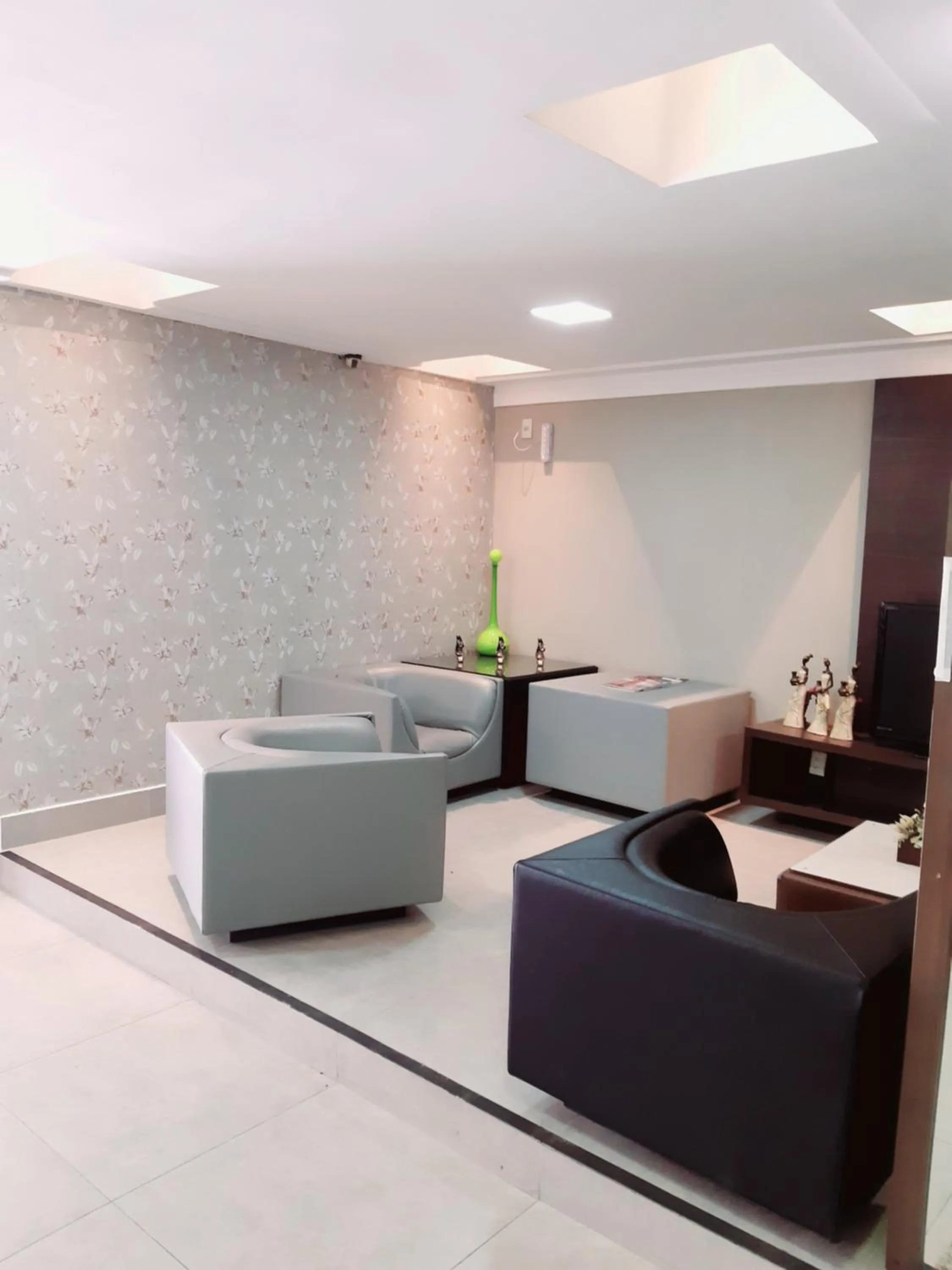 Communal lounge/ TV room in Aton Plaza Hotel