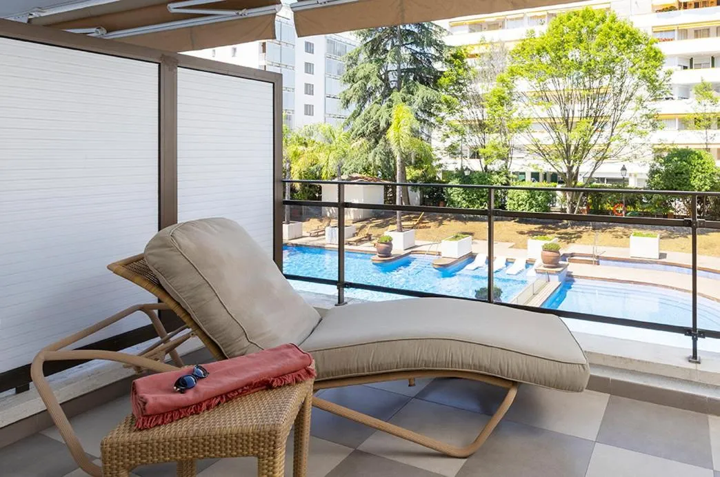 Suites del Mar Fenals Apartments