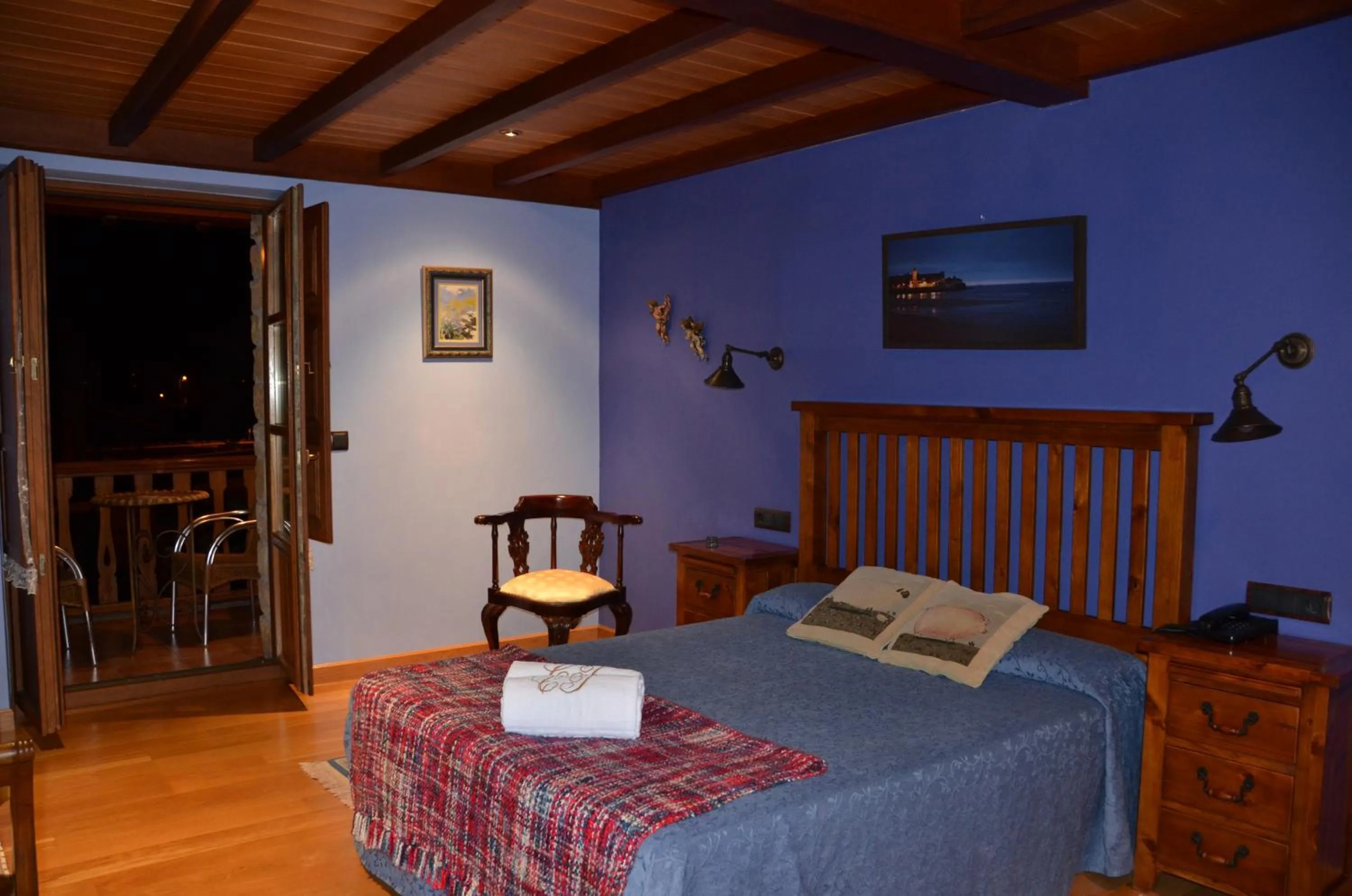Night, Bed in Hotel Casona De Tresali