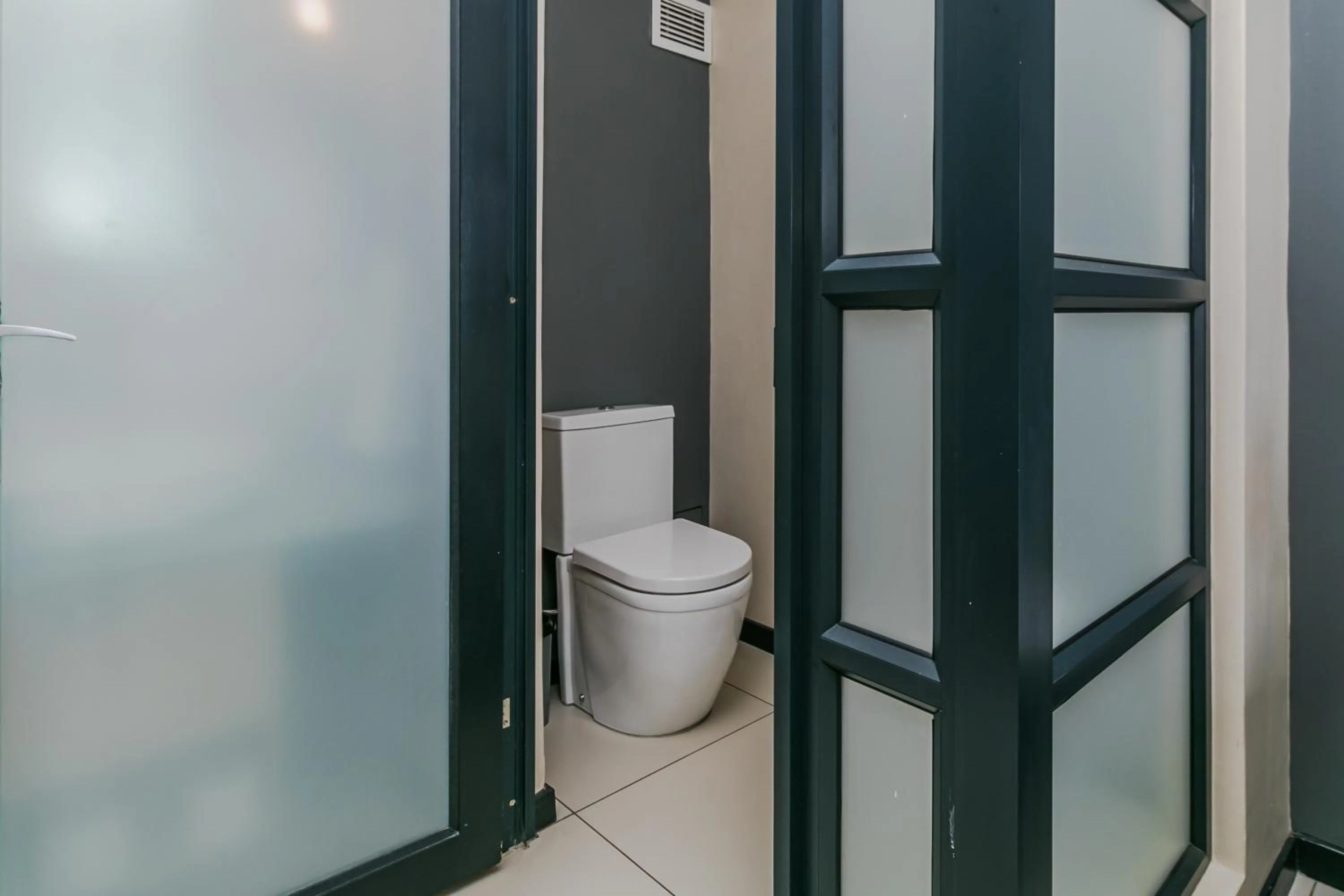 Toilet in Easy Stay - The Vantage Rosebank