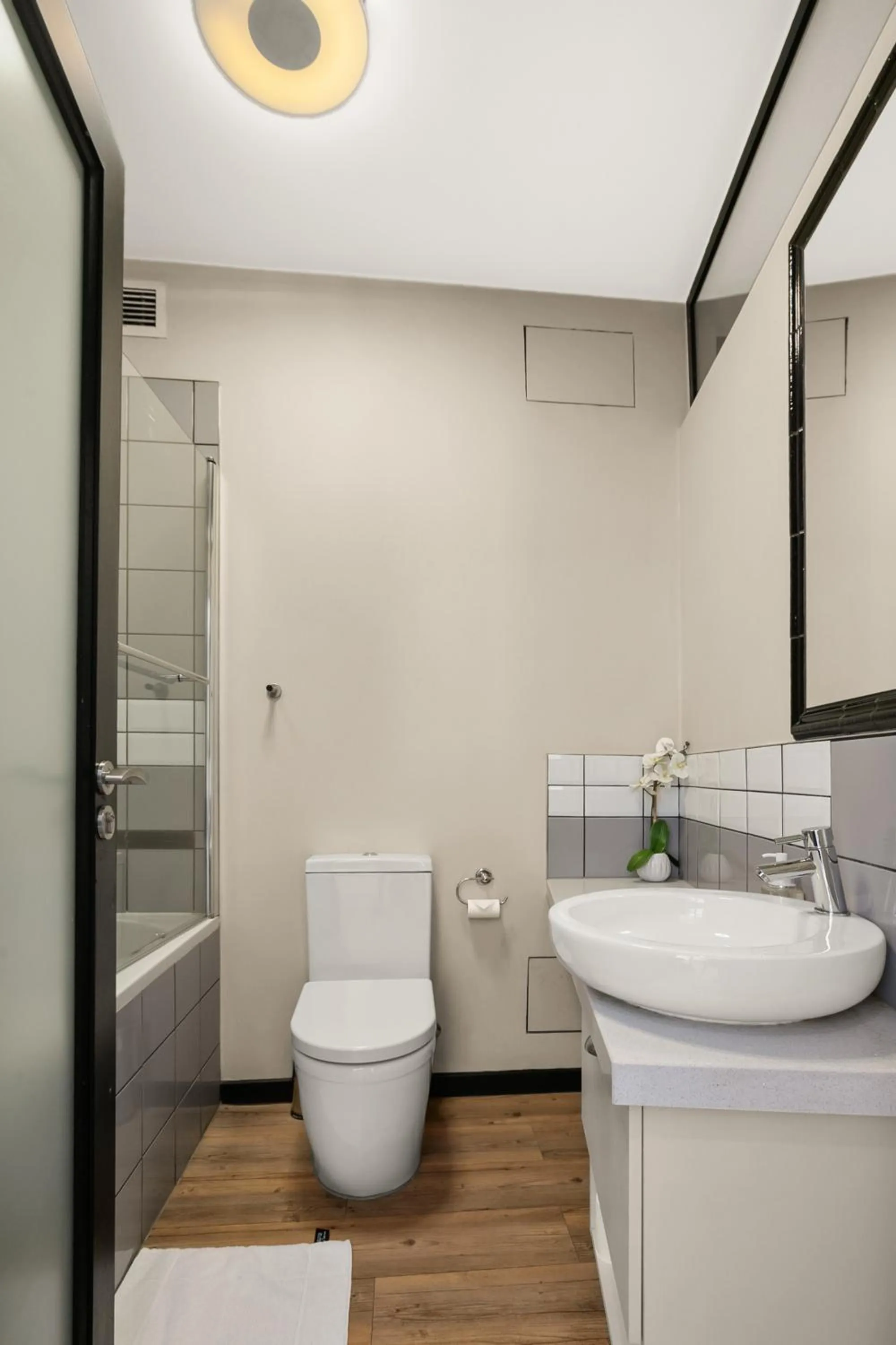 Bathroom in Easy Stay - The Vantage Rosebank