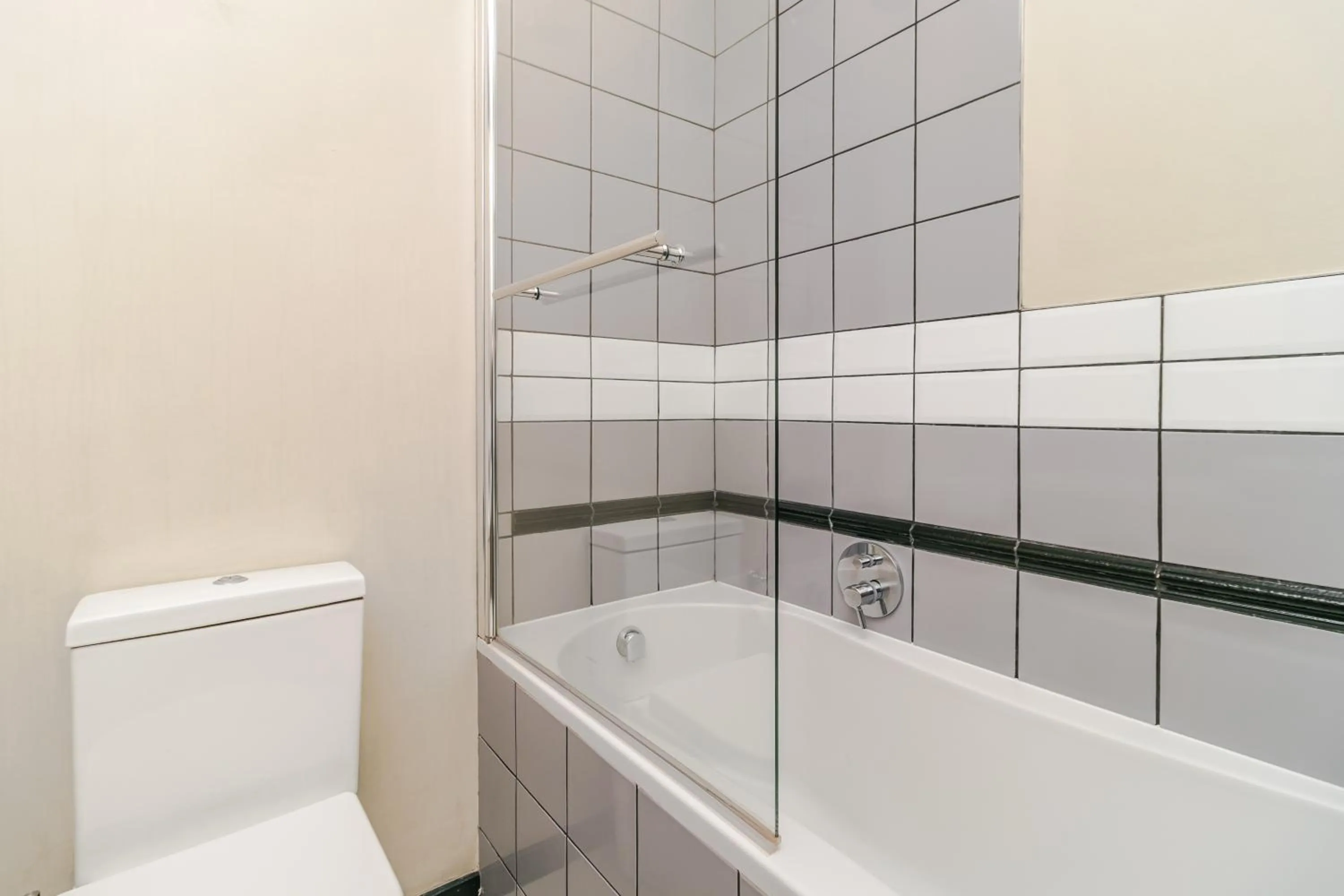 Bath in Easy Stay - The Vantage Rosebank