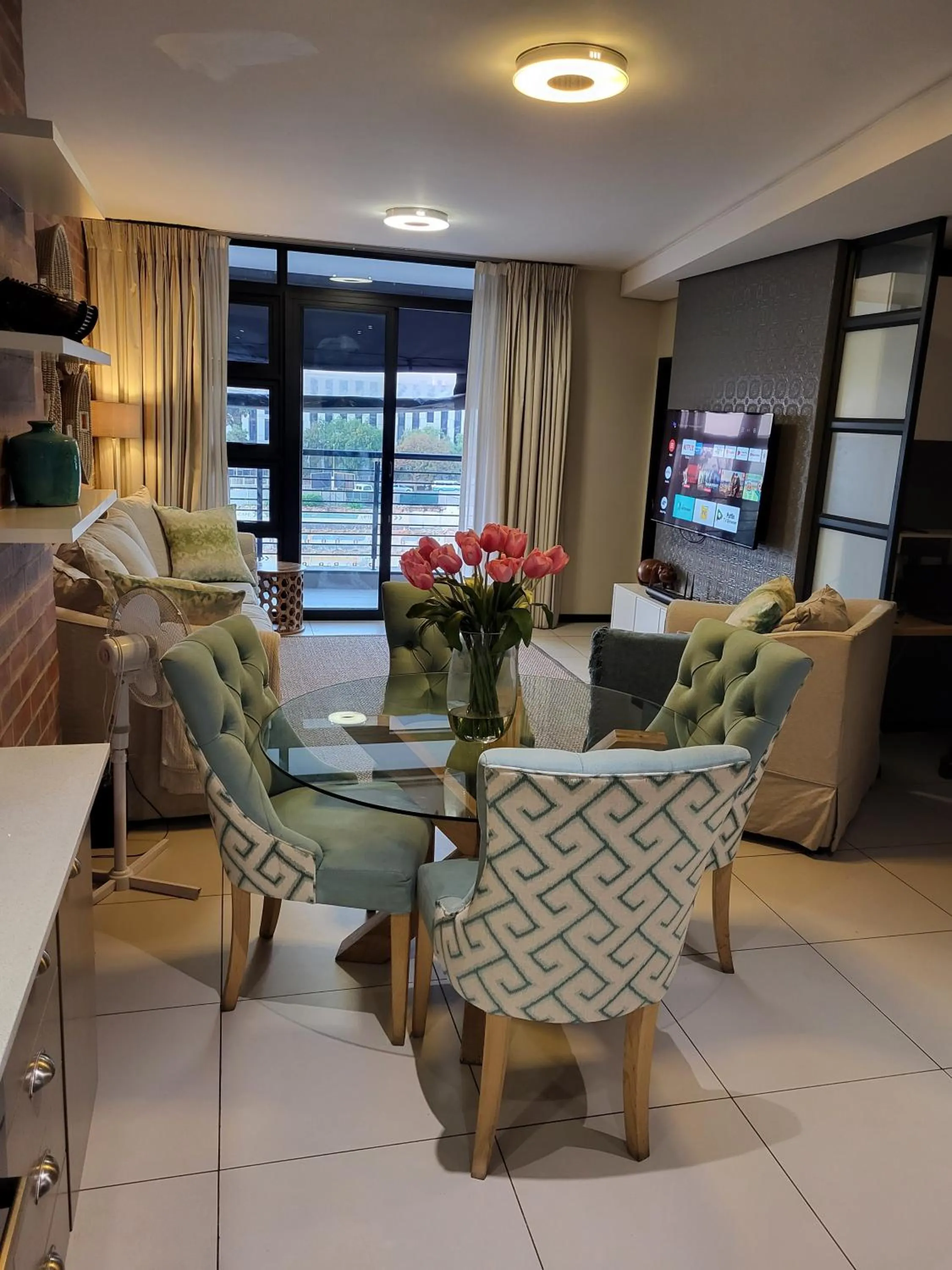 TV and multimedia in Easy Stay - The Vantage Rosebank