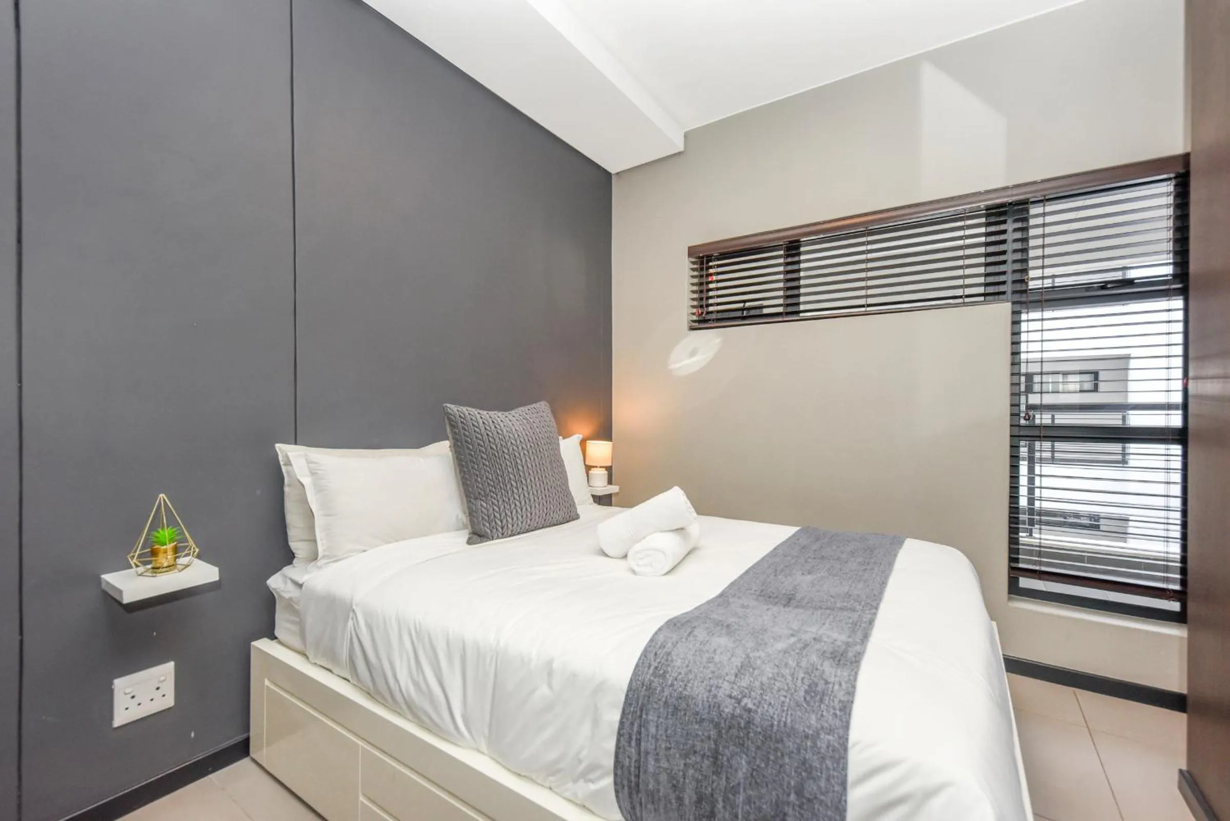 Bed in Easy Stay - The Vantage Rosebank
