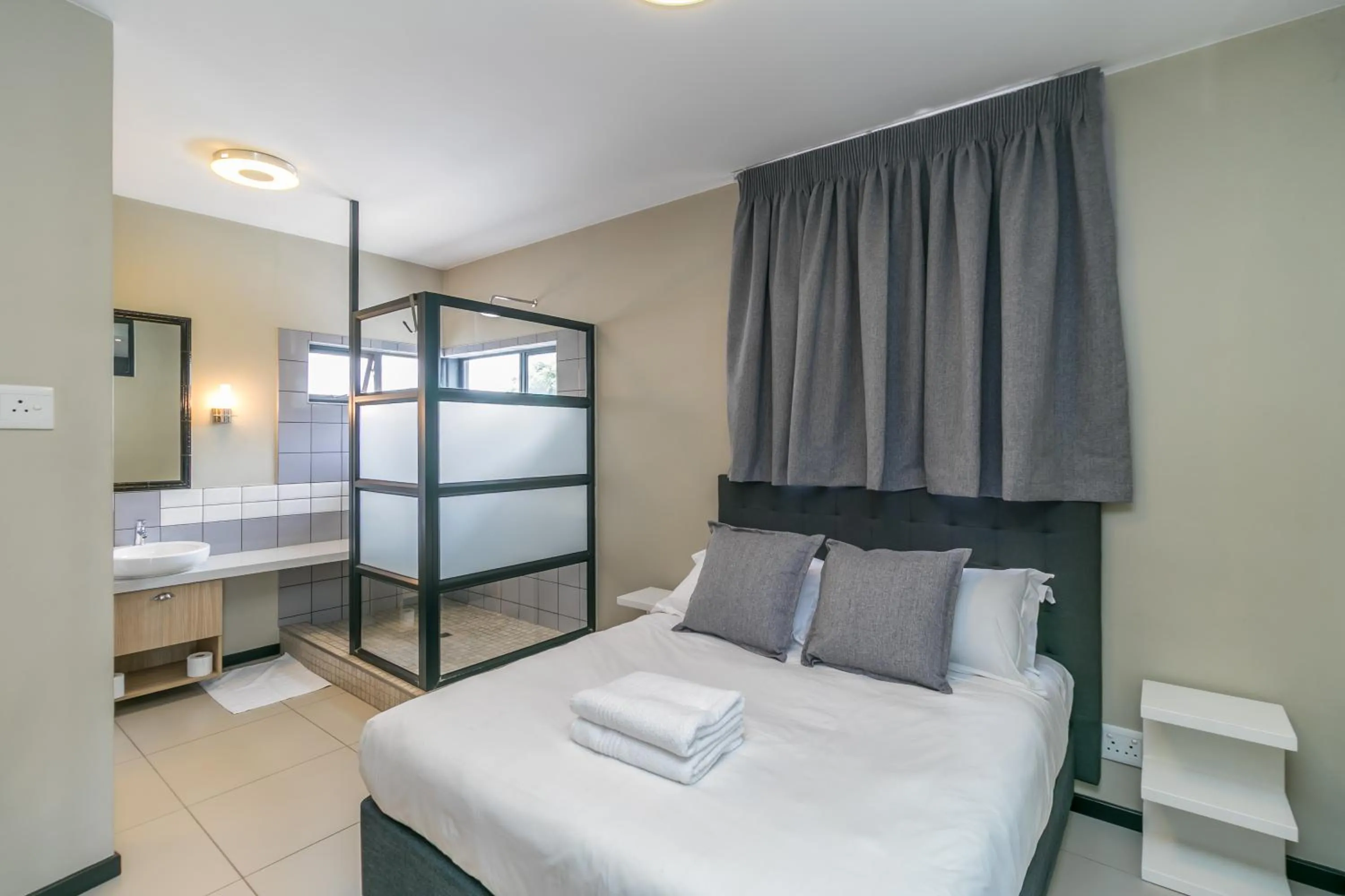 Bed in Easy Stay - The Vantage Rosebank