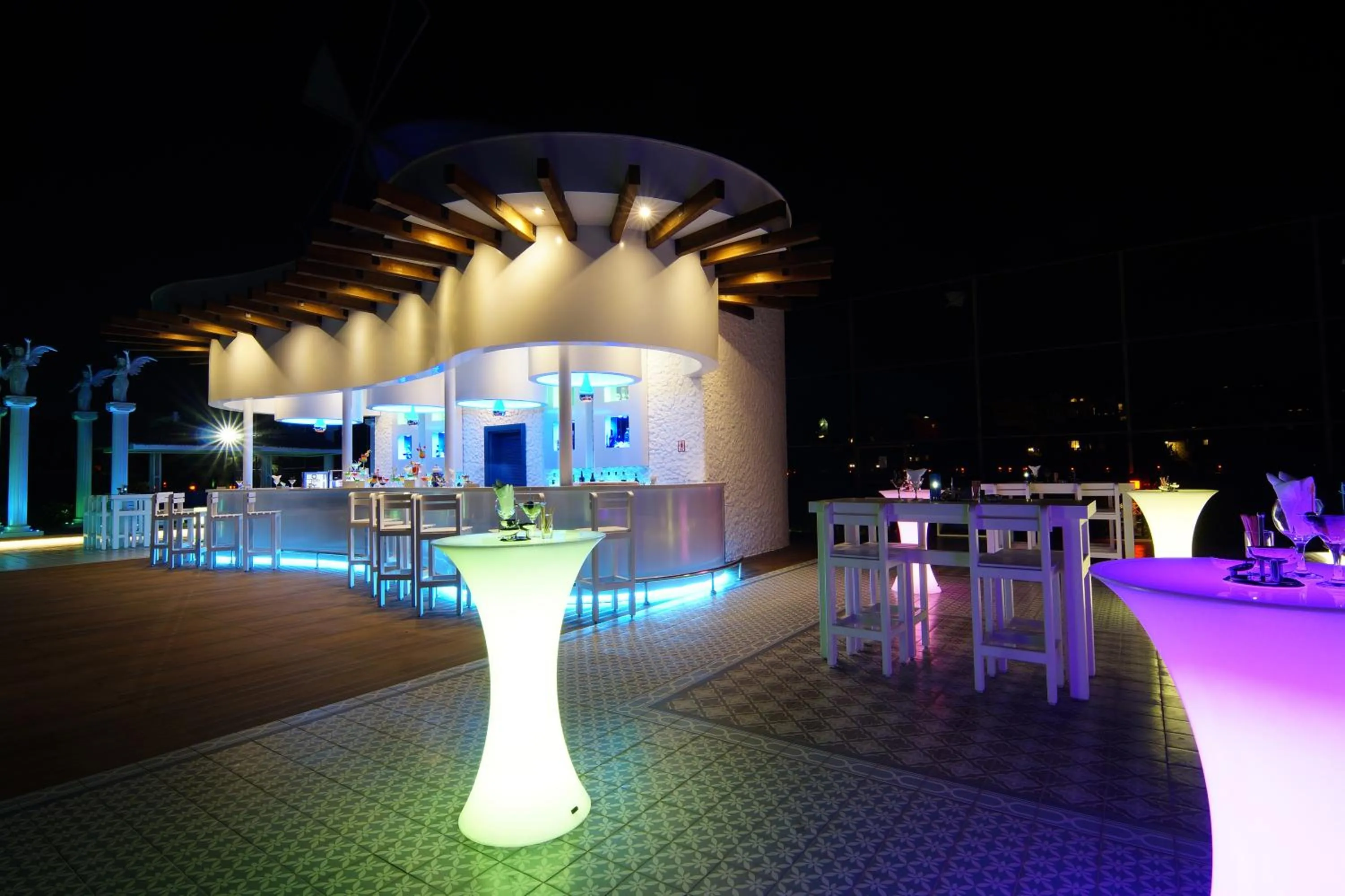 Evening entertainment in Limak Arcadia Golf Resort - 2 children Free up to age 14