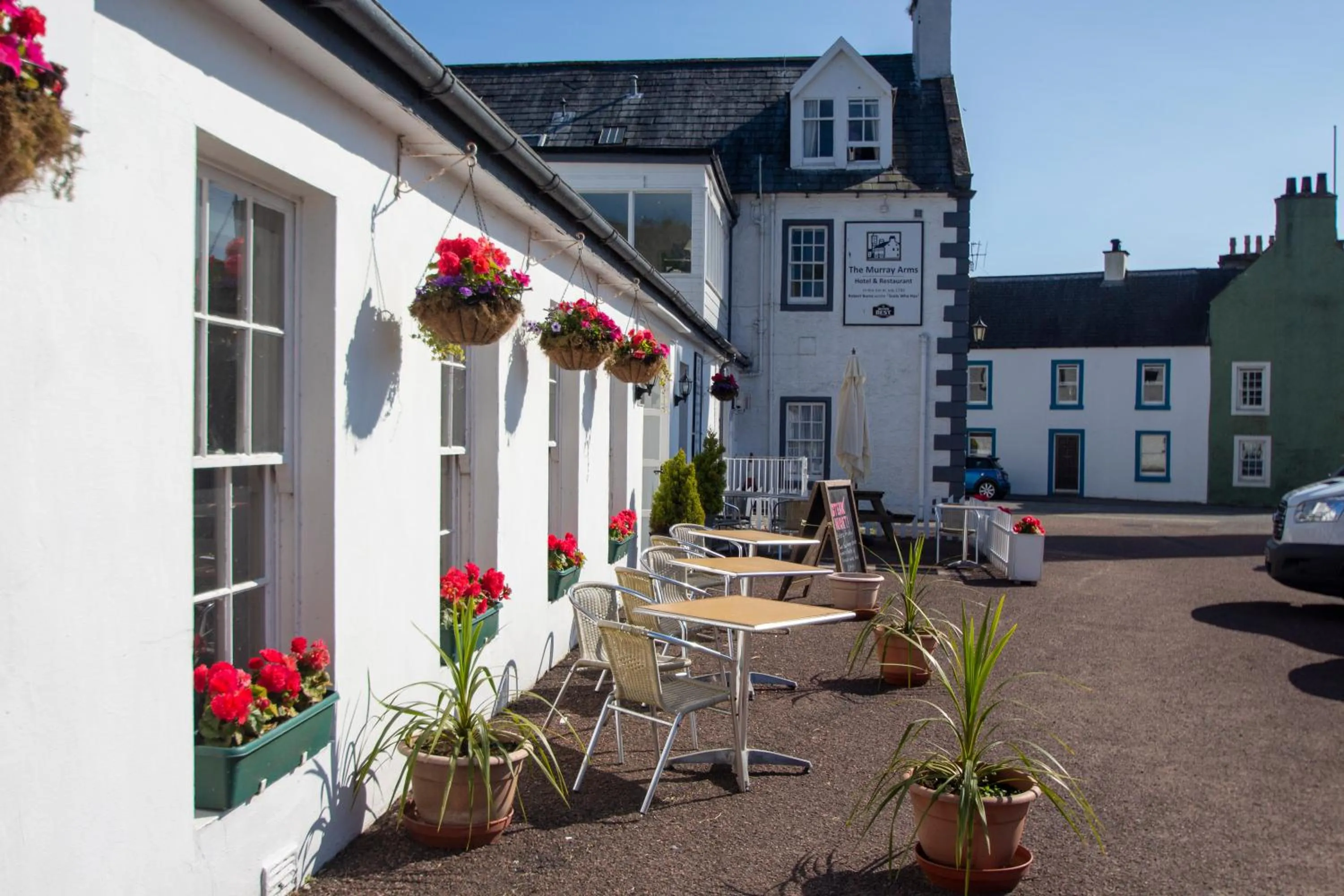 The Murray Arms Hotel